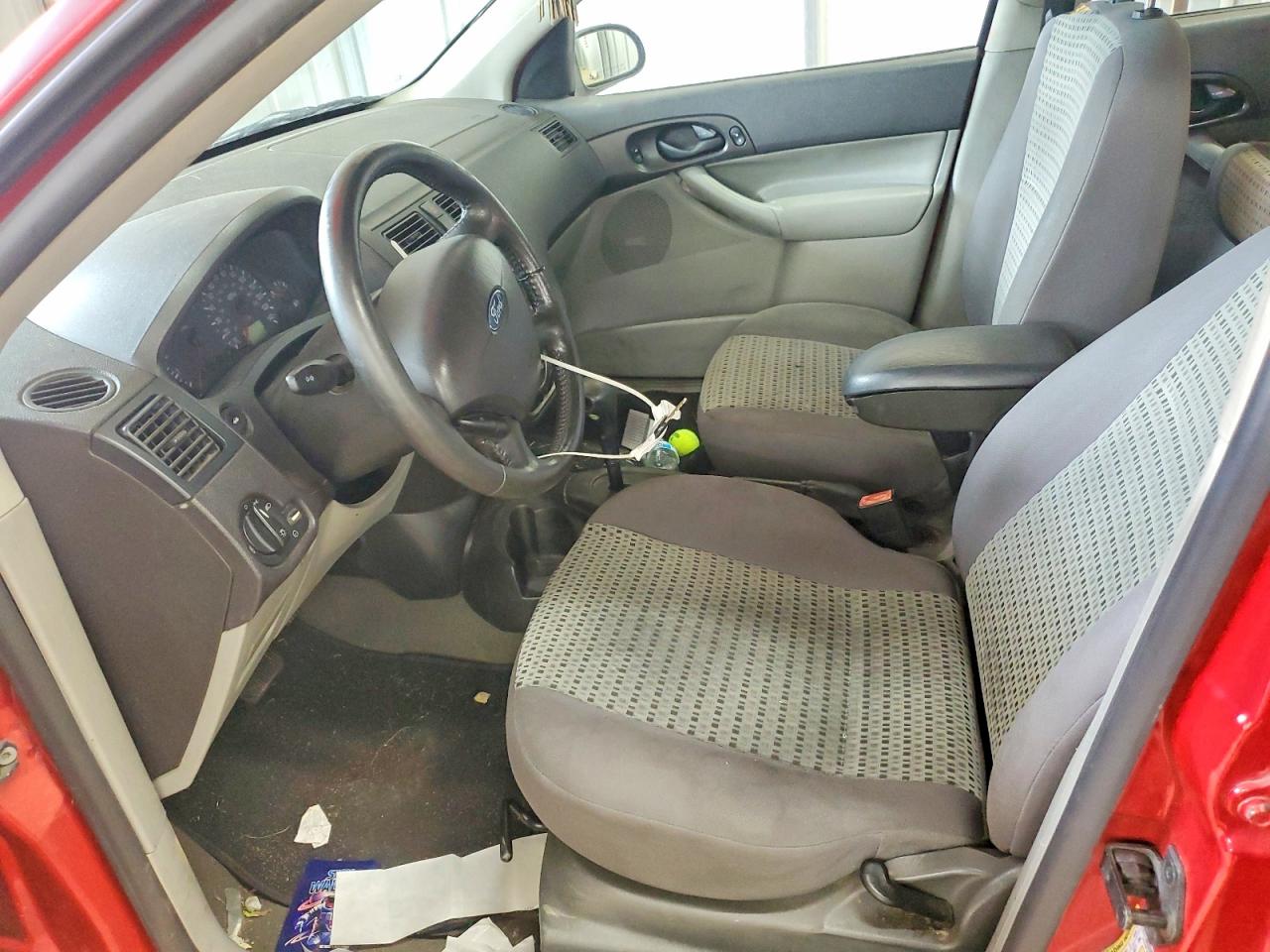 2007 Ford Focus Zx4 Red vin: 1FAHP34N27W172212
