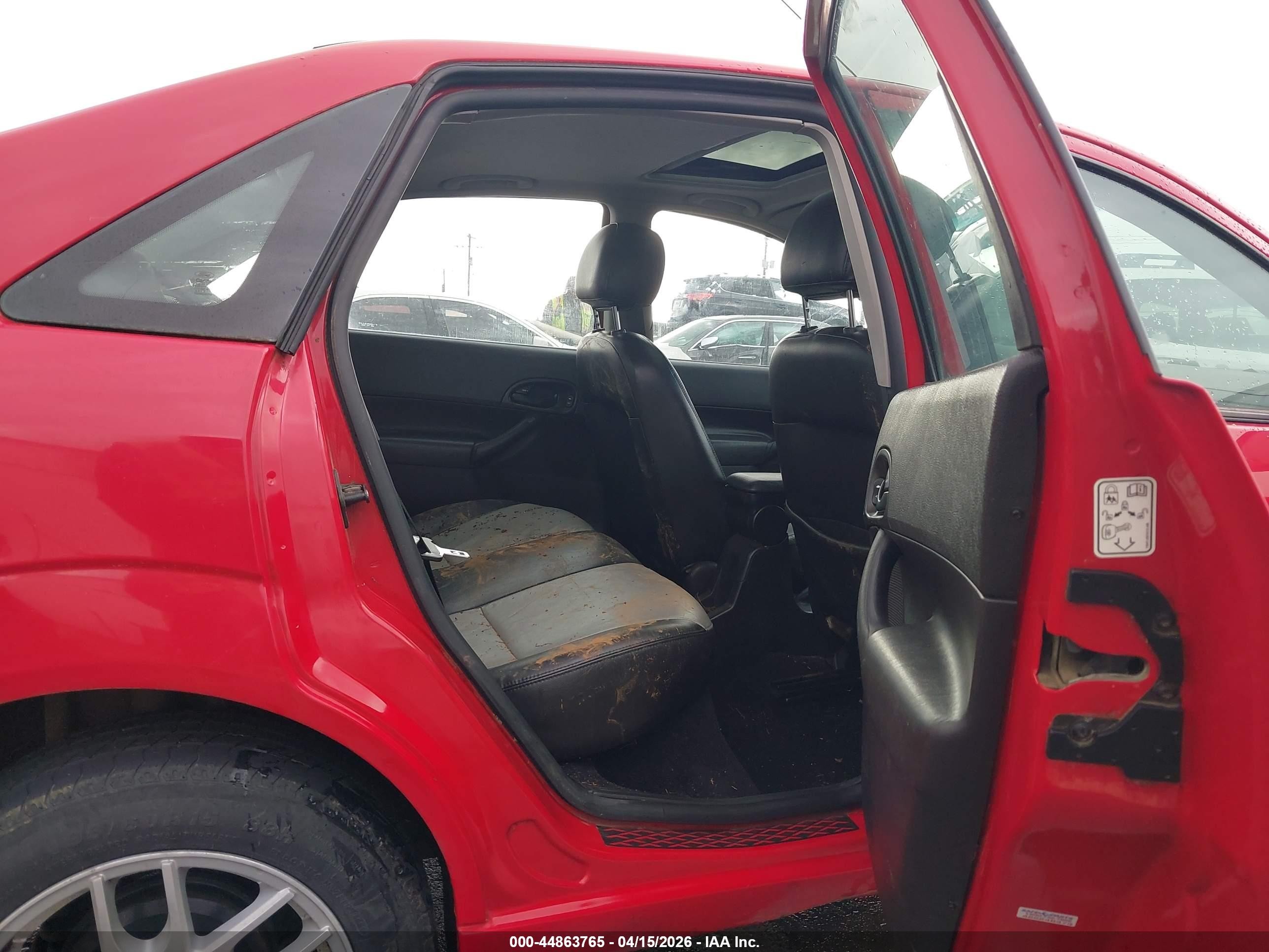 2007 Ford Focus S/se/ses Red vin: 1FAHP34N27W216032