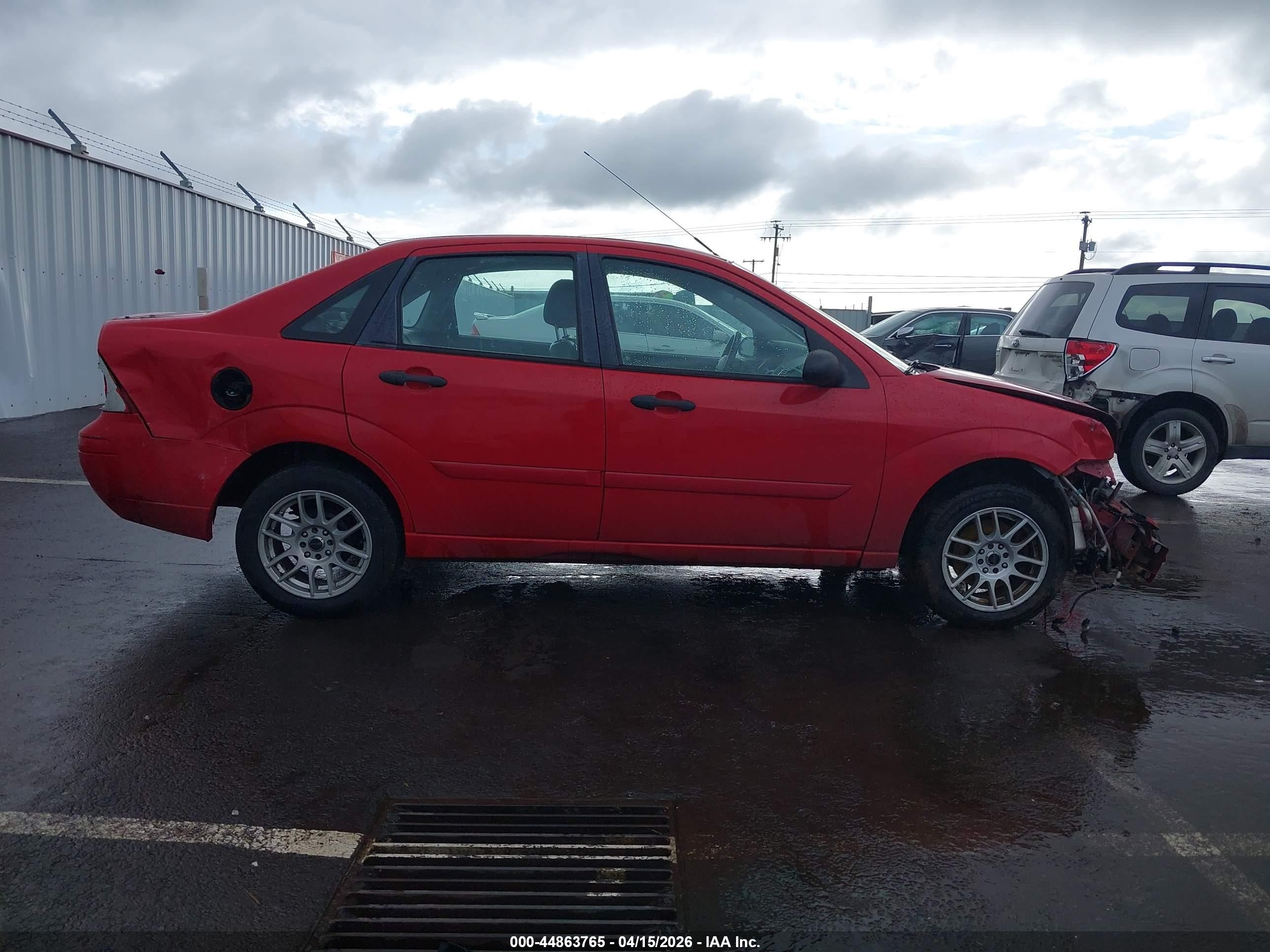 2007 Ford Focus S/se/ses Red vin: 1FAHP34N27W216032