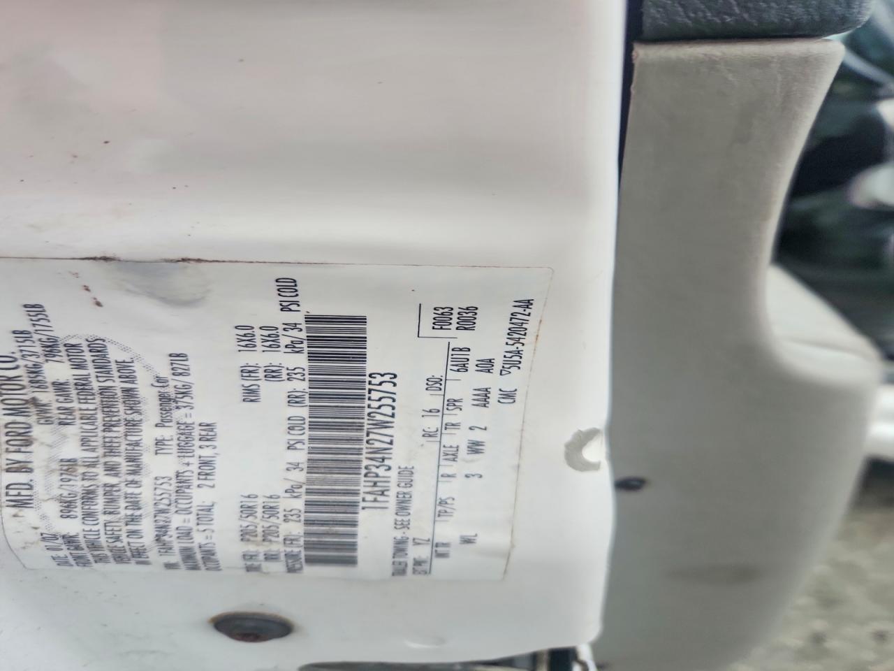 2007 Ford Focus Zx4 White vin: 1FAHP34N27W255753