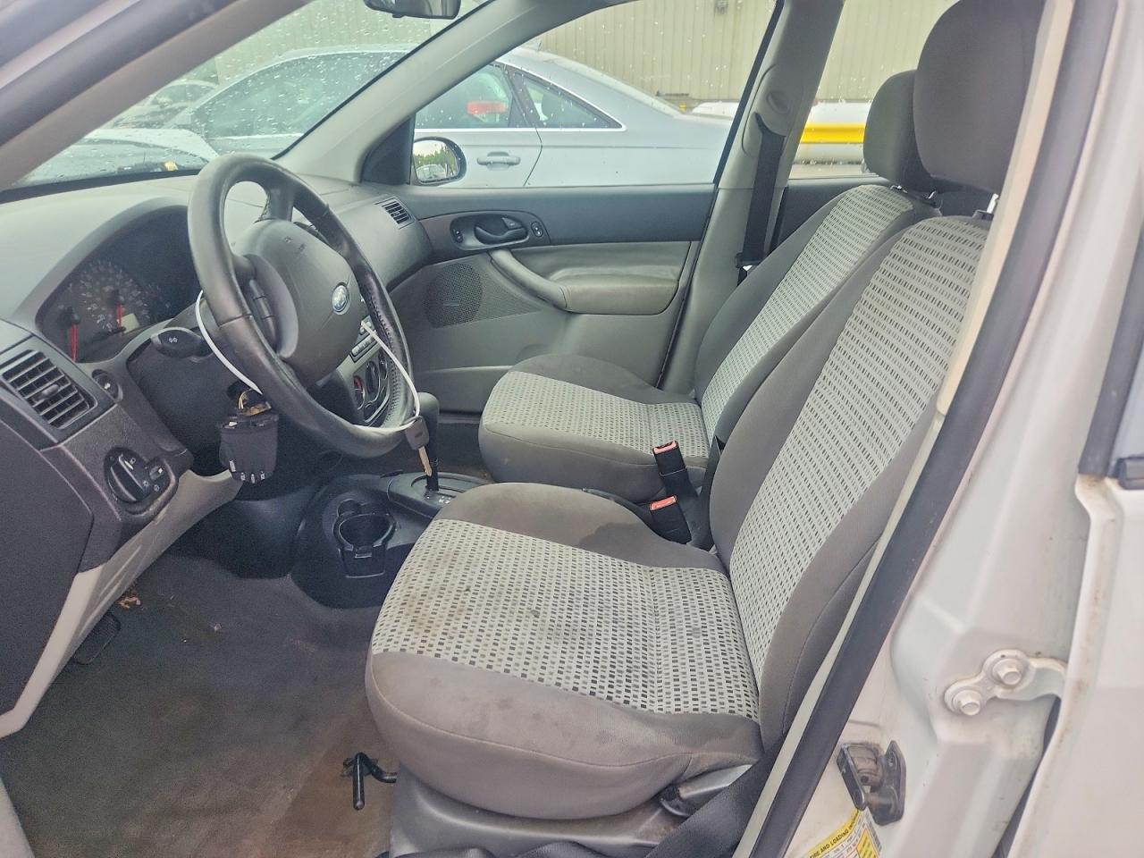 2007 Ford Focus Zx4 White vin: 1FAHP34N27W255753