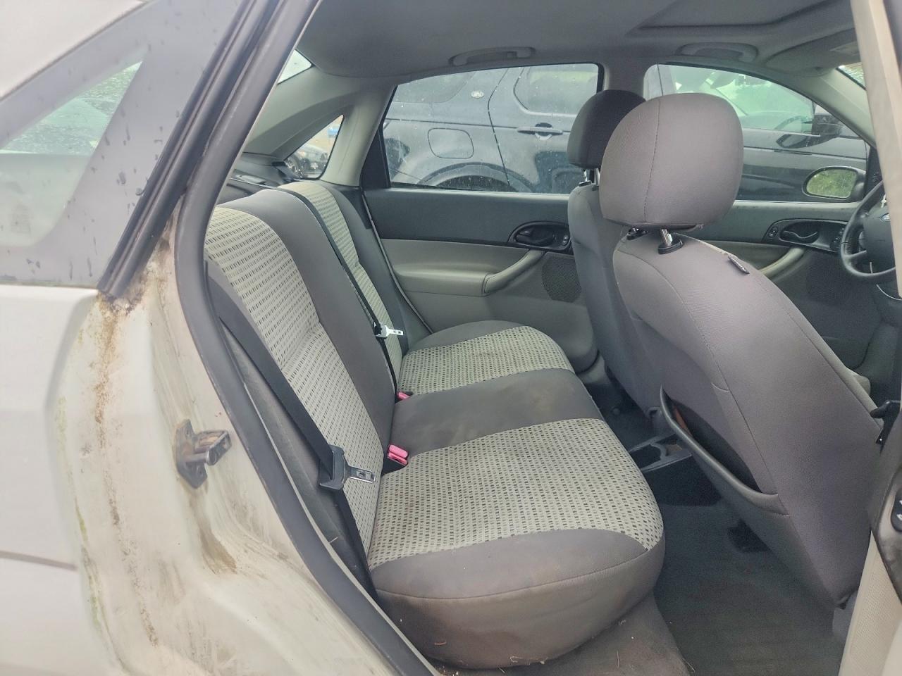 2007 Ford Focus Zx4 White vin: 1FAHP34N27W255753