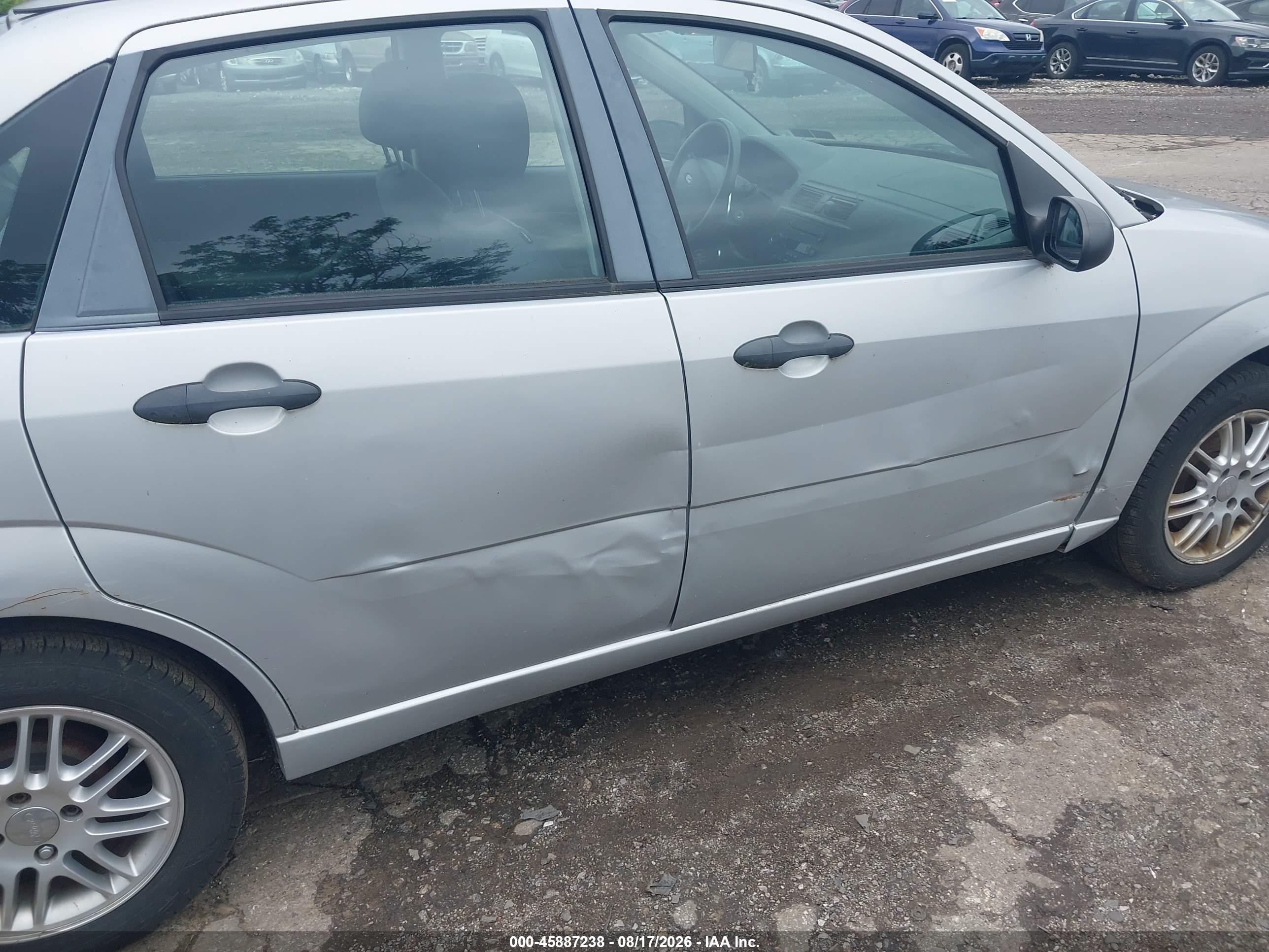 2007 Ford Focus S/se/ses Silver vin: 1FAHP34N27W324201