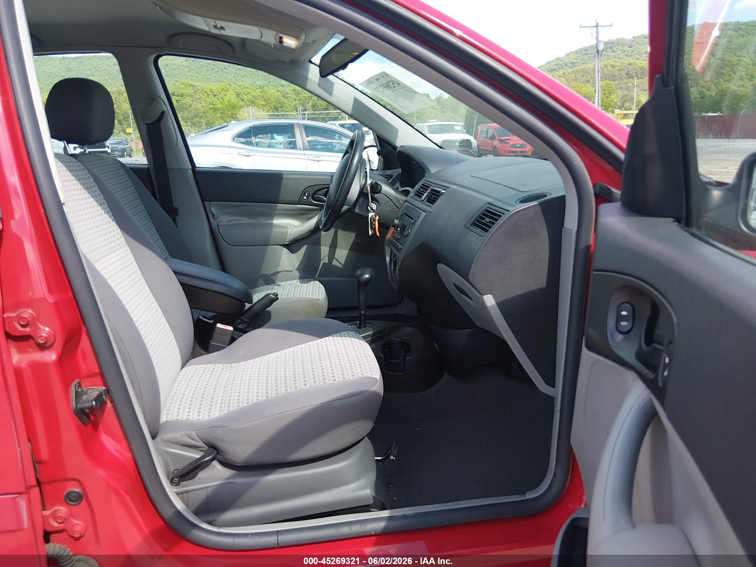 2007 Ford Focus S/se/ses Red vin: 1FAHP34N27W353343