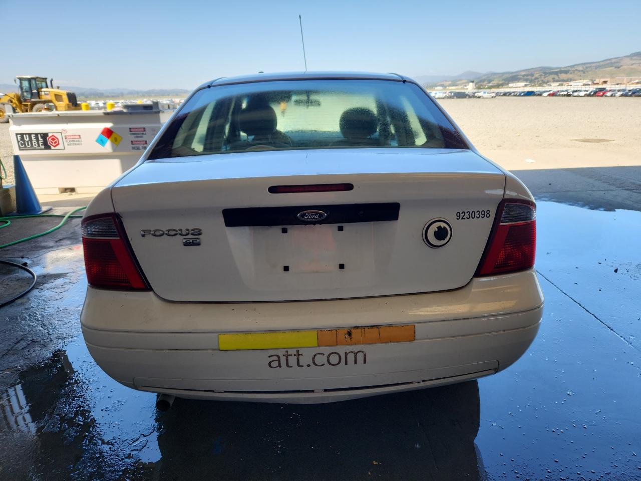 2007 Ford Focus Zx4 White vin: 1FAHP34N47W323163 Damage: Rear Bumper, Heavy Scratch, 2 To 3 Inches