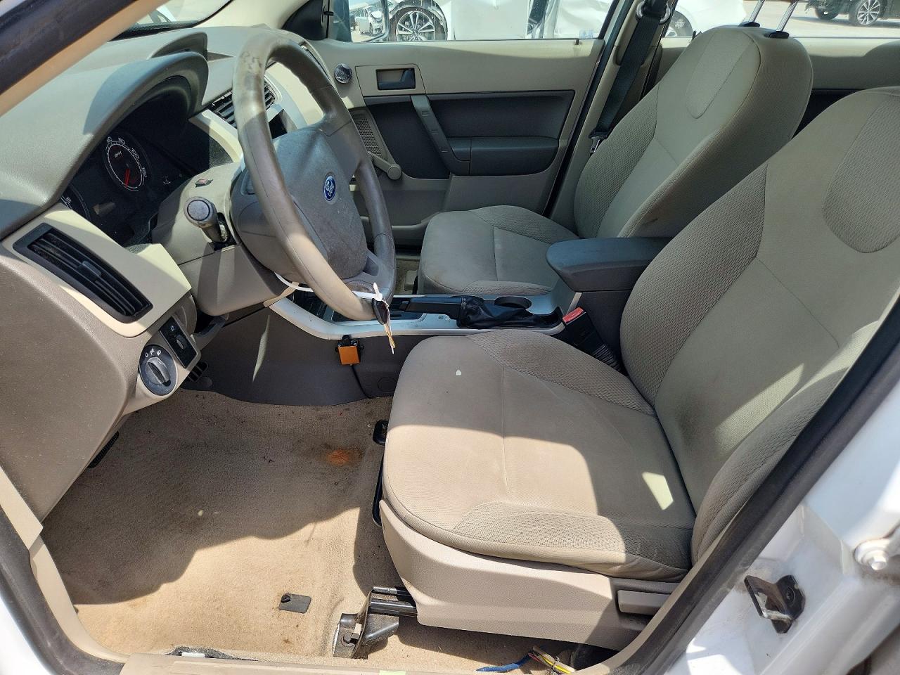 2008 Ford Focus S/se White vin: 1FAHP34N48W123594