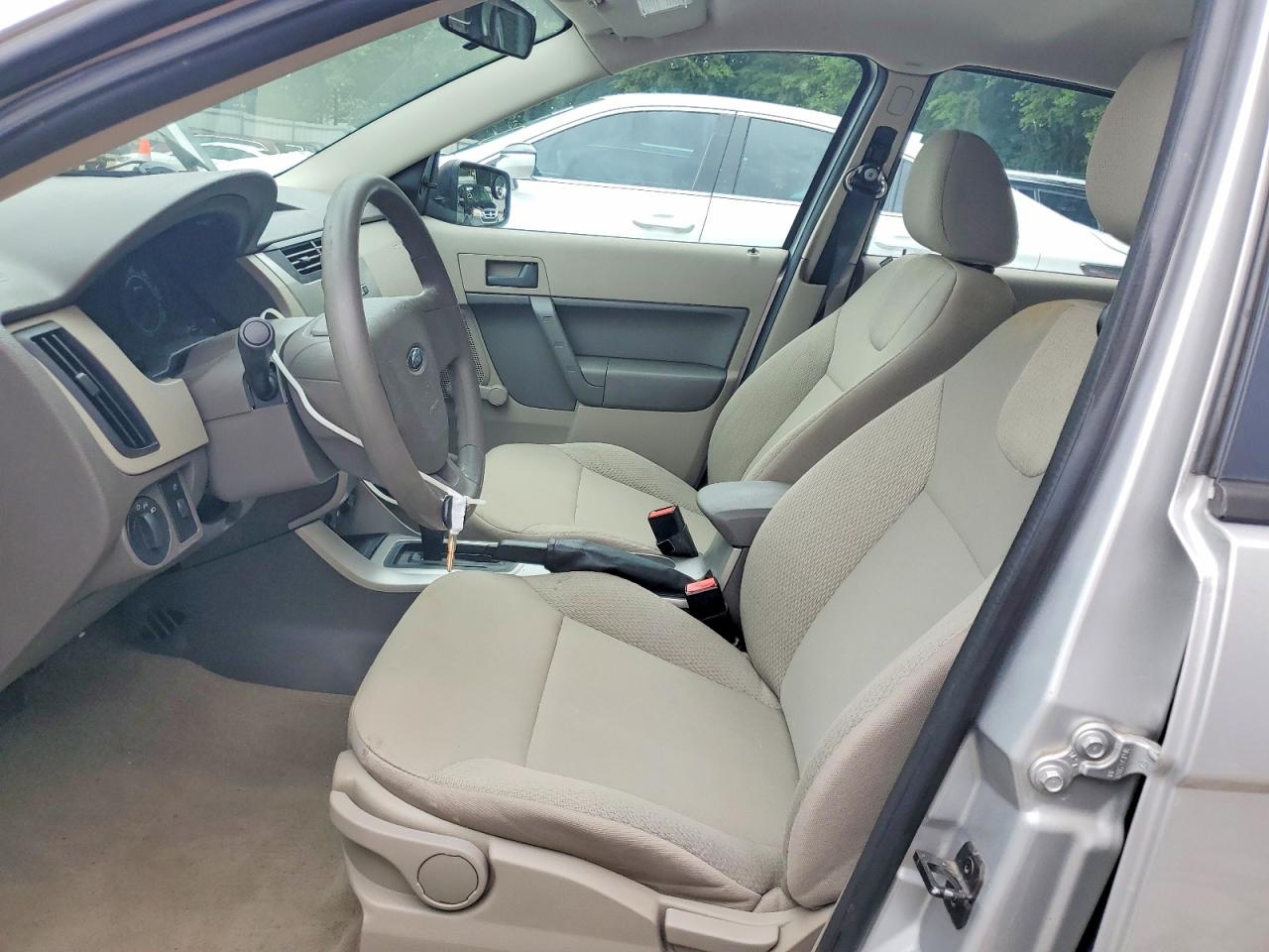 2009 Ford Focus S Silver vin: 1FAHP34N49W131132