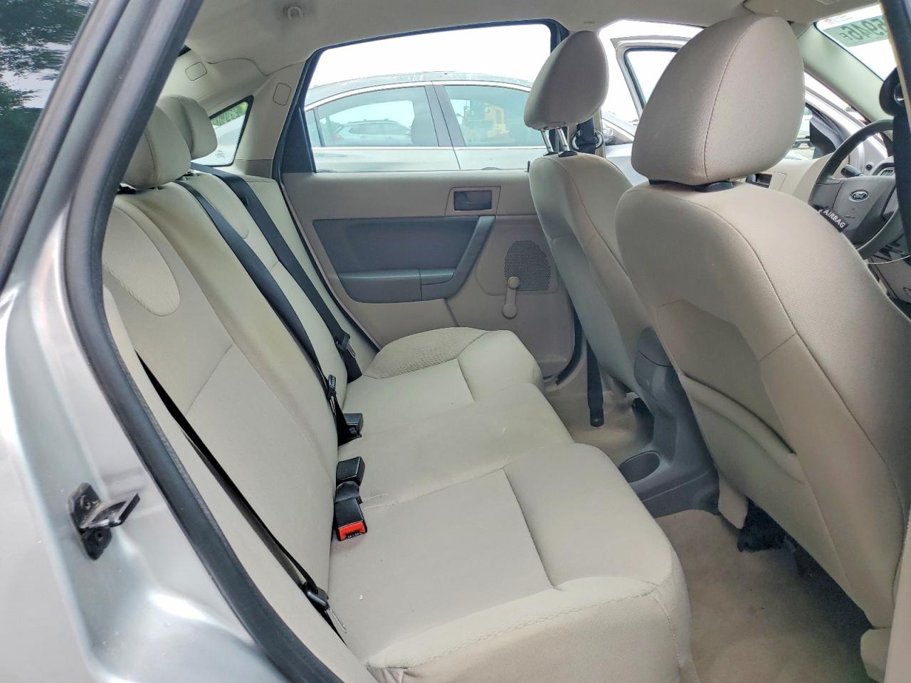 2009 Ford Focus S Silver vin: 1FAHP34N49W131132