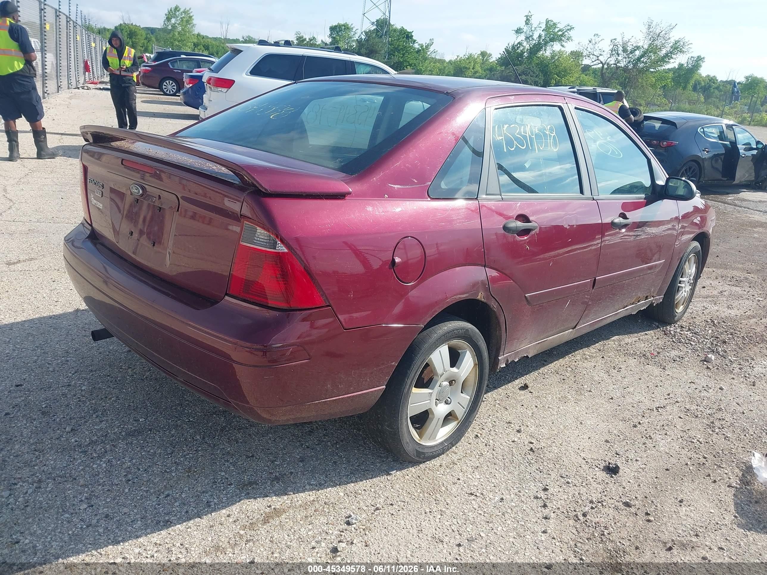 2007 Ford Focus S/se/ses Red vin: 1FAHP34N57W196875