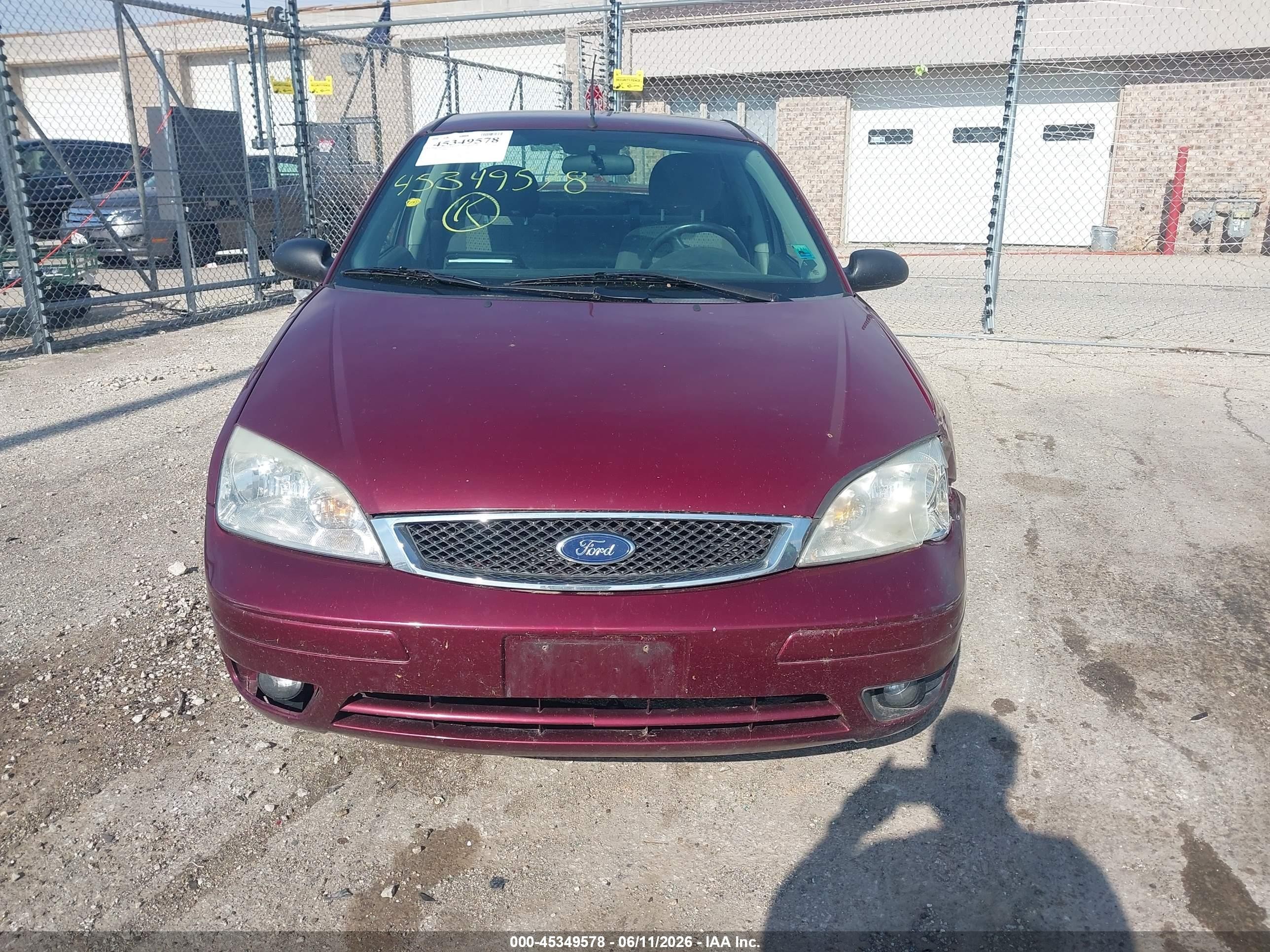 2007 Ford Focus S/se/ses Red vin: 1FAHP34N57W196875