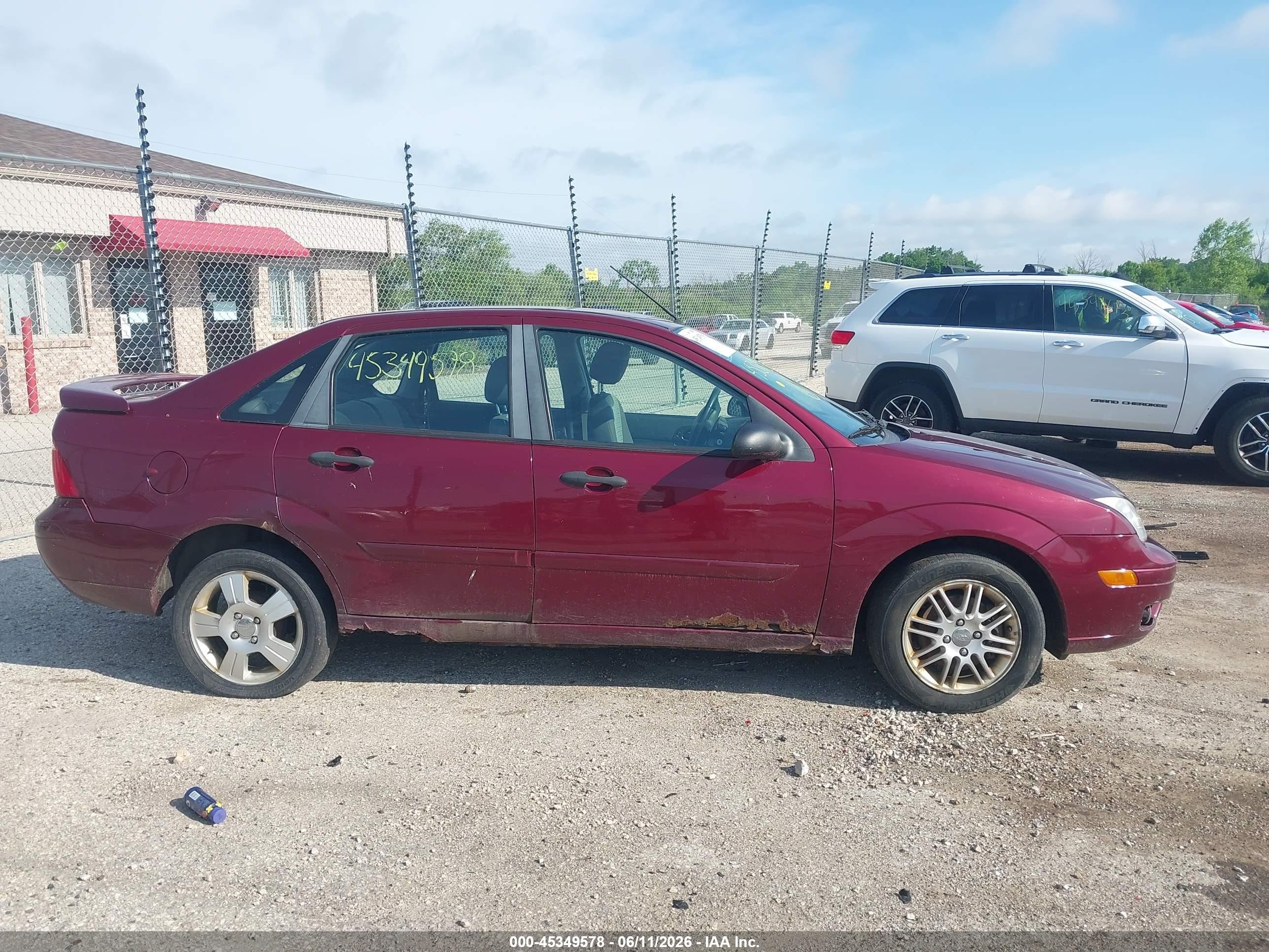 2007 Ford Focus S/se/ses Red vin: 1FAHP34N57W196875