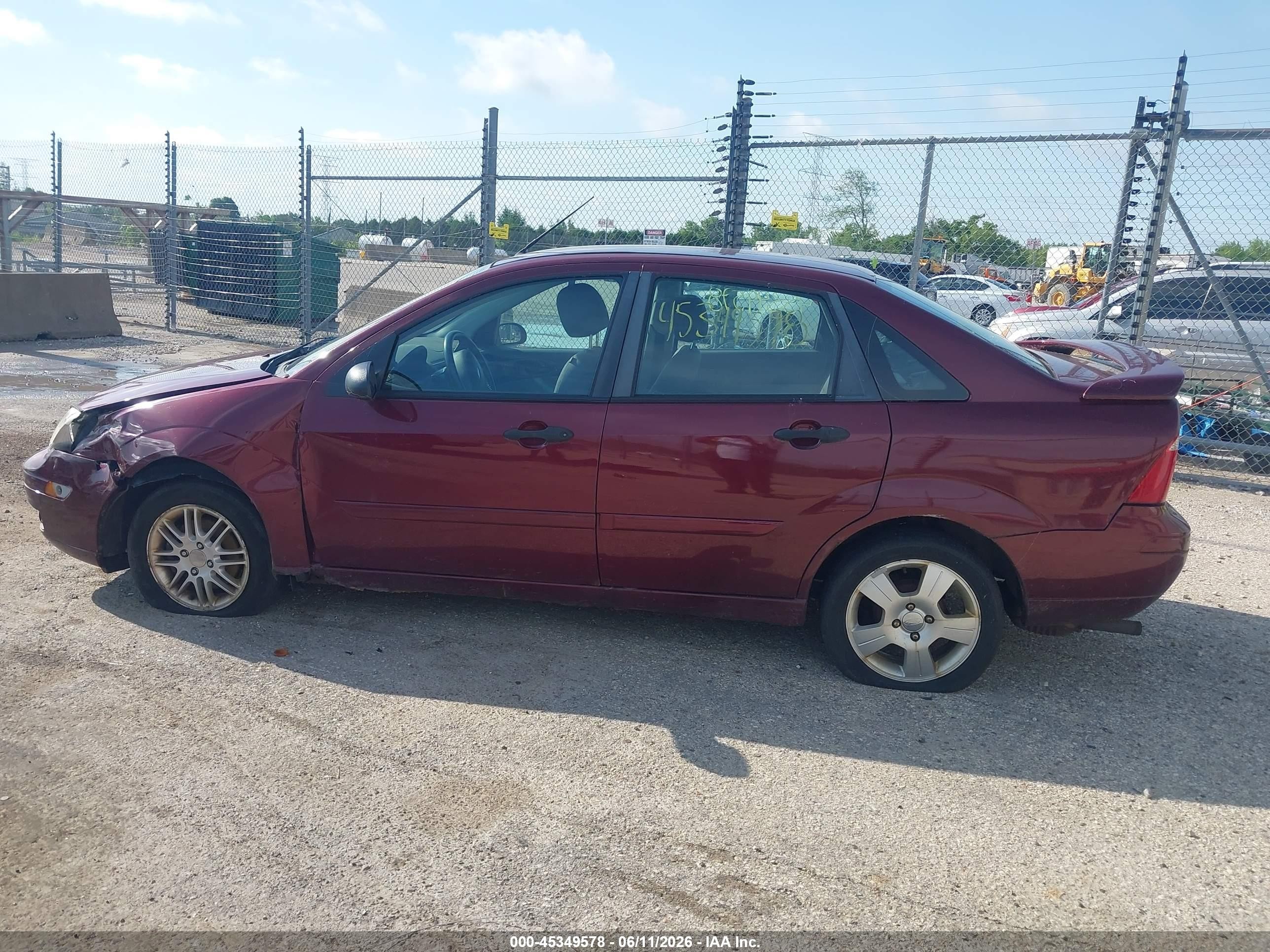 2007 Ford Focus S/se/ses Red vin: 1FAHP34N57W196875