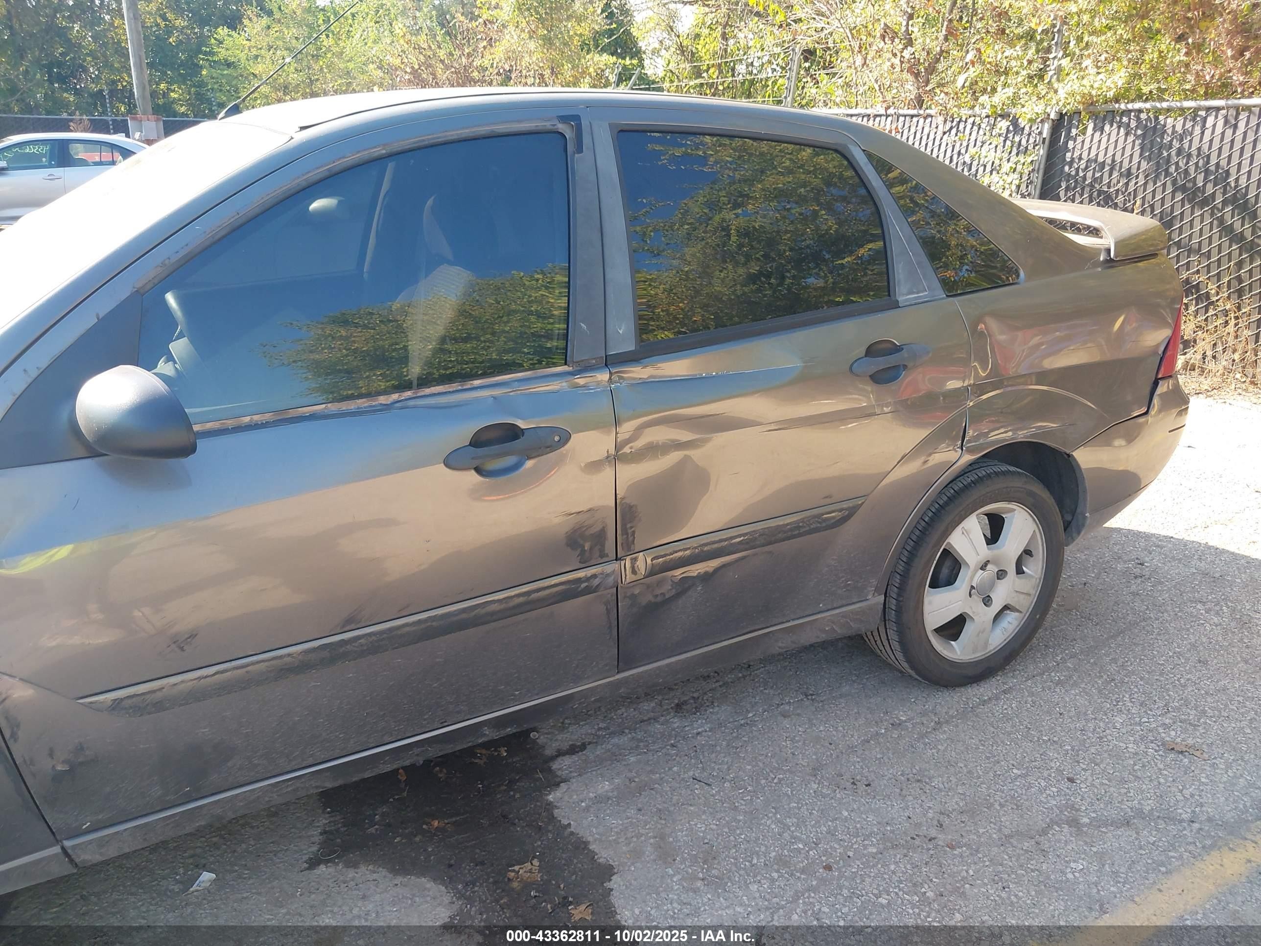 2007 Ford Focus S/se/ses Gray vin: 1FAHP34N57W210984
