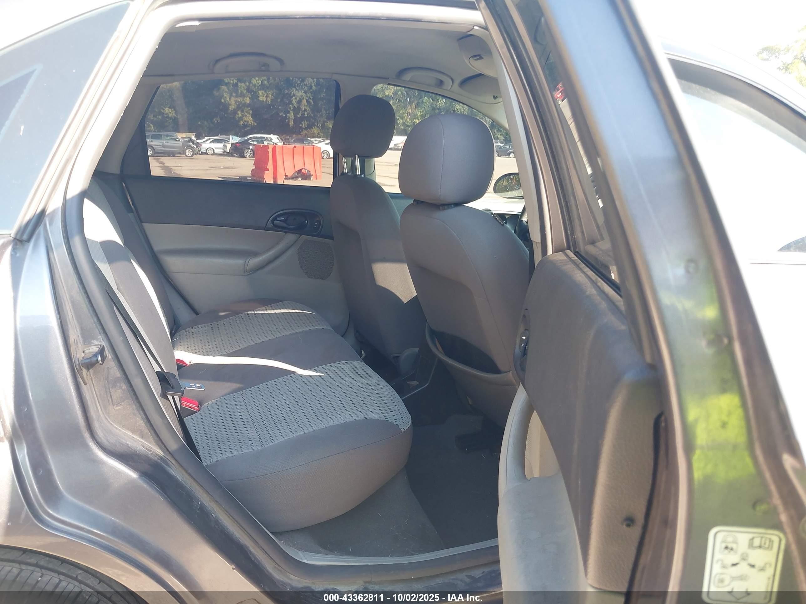 2007 Ford Focus S/se/ses Gray vin: 1FAHP34N57W210984