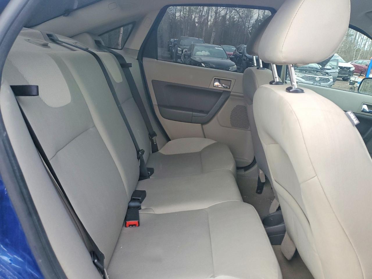 2008 Ford Focus Se Blue vin: 1FAHP34N58W118873