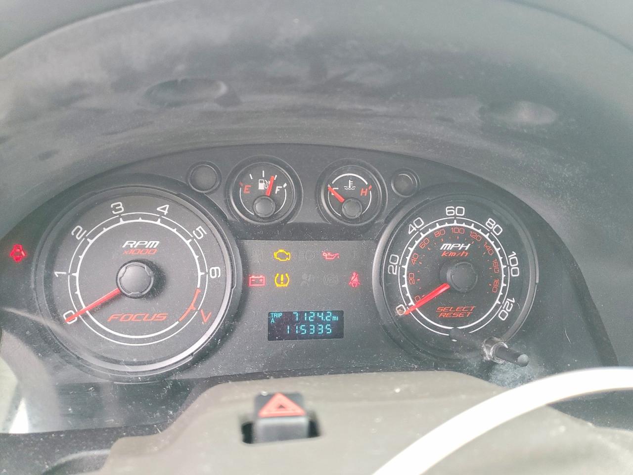 2008 Ford Focus S Red vin: 1FAHP34N58W164459