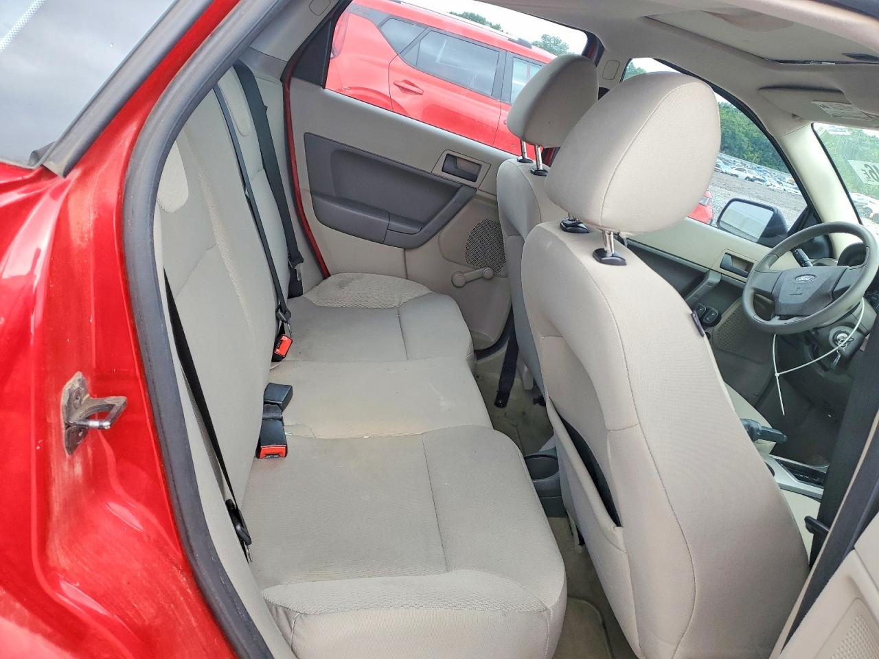 2008 Ford Focus S Red vin: 1FAHP34N58W164459