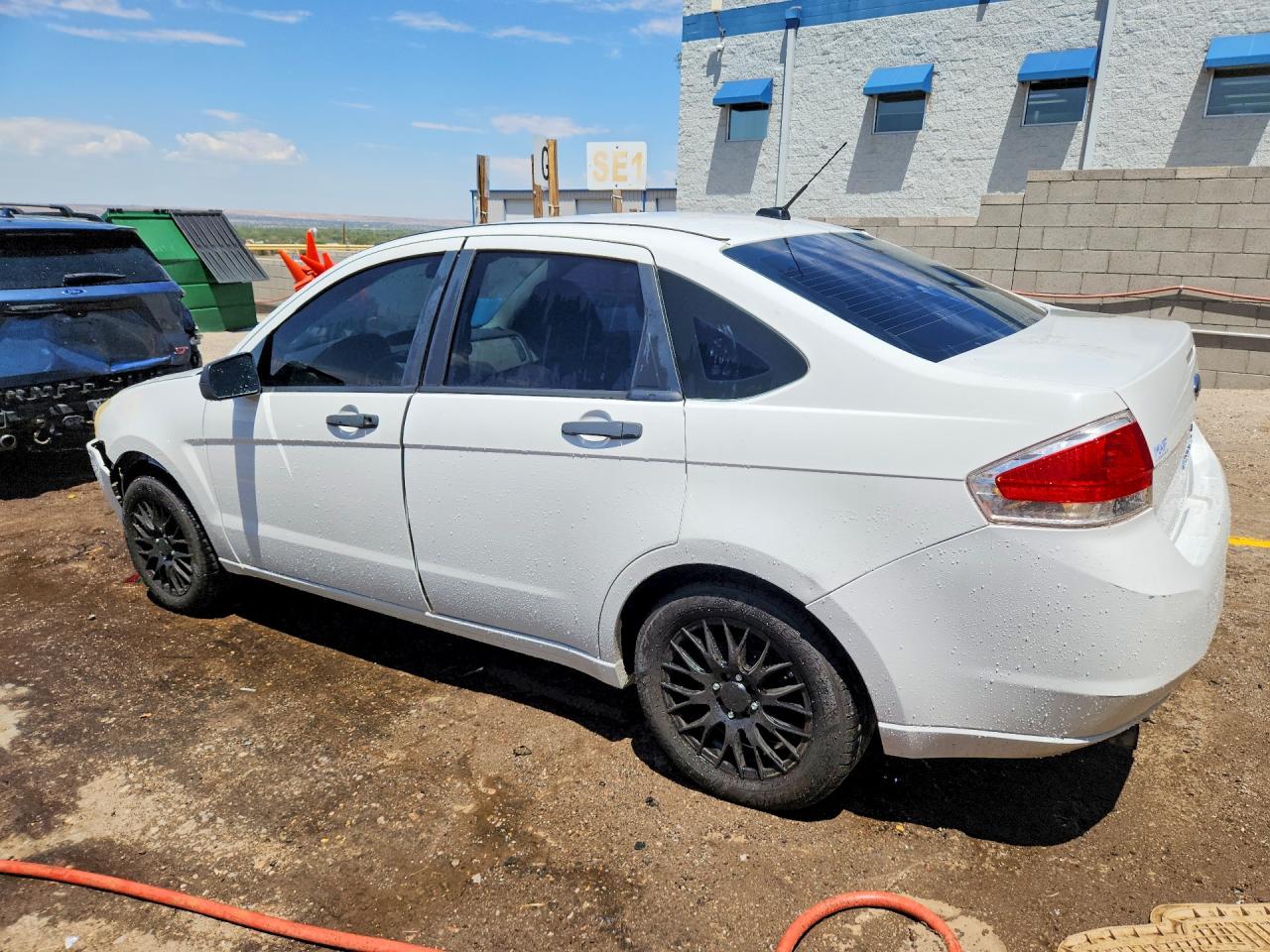 2008 Ford Focus S/se White vin: 1FAHP34N58W188714