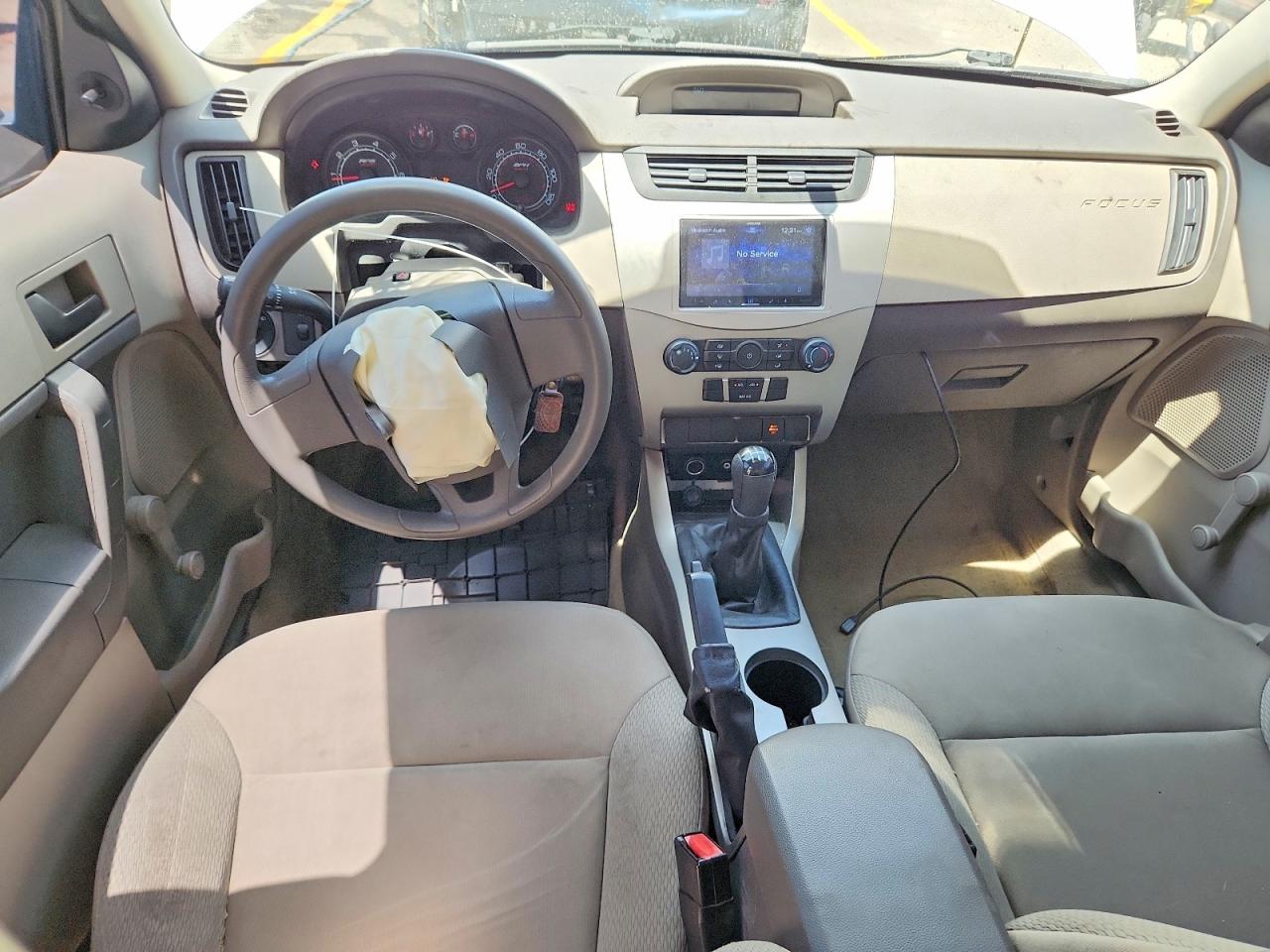 2008 Ford Focus S/se White vin: 1FAHP34N58W188714