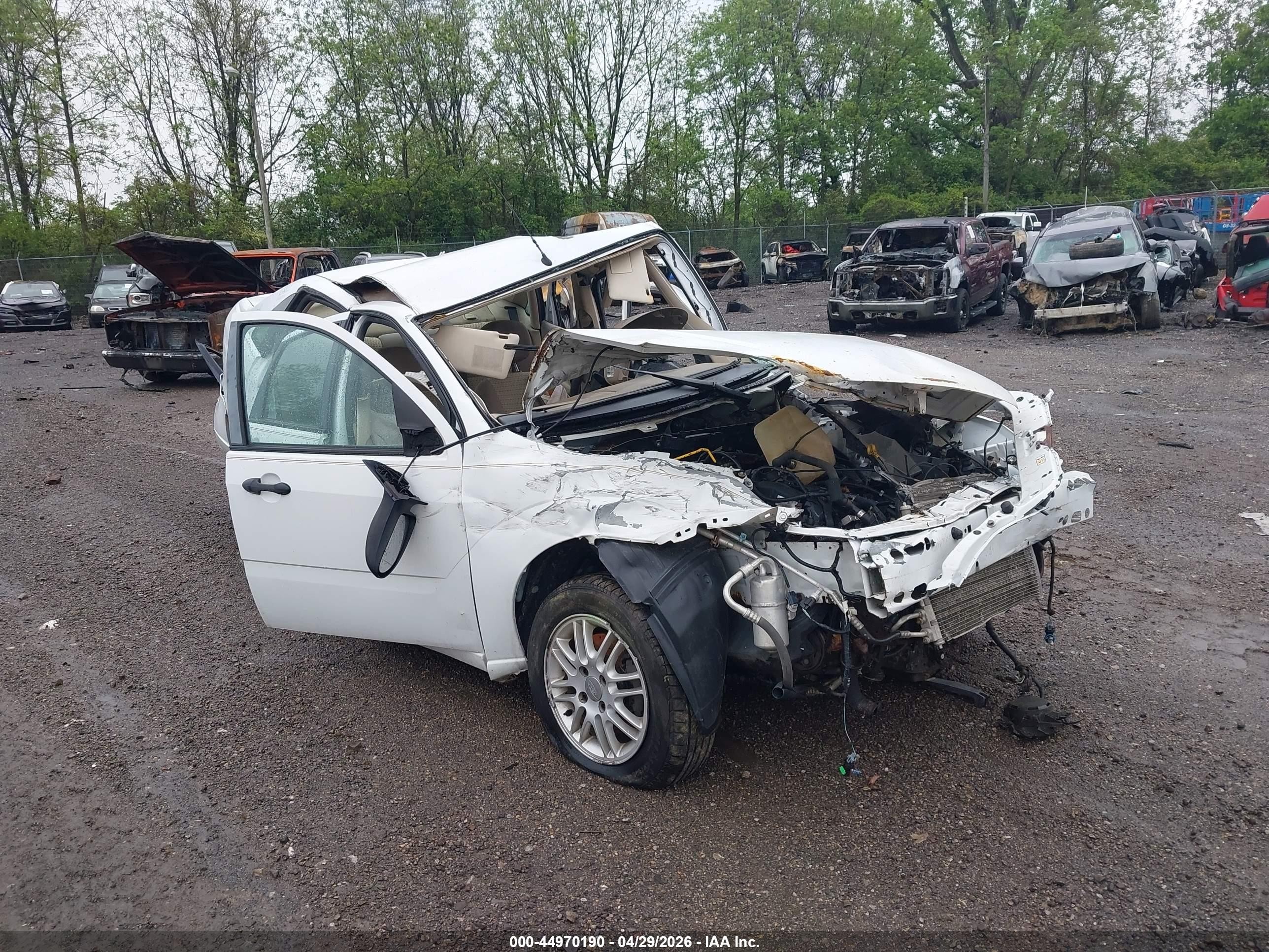 2007 Ford Focus S/se/ses White vin: 1FAHP34N67W243041