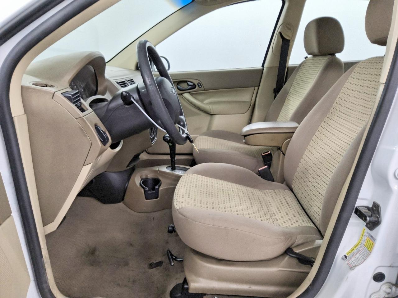 2007 Ford Focus Zx4 White vin: 1FAHP34N67W323181