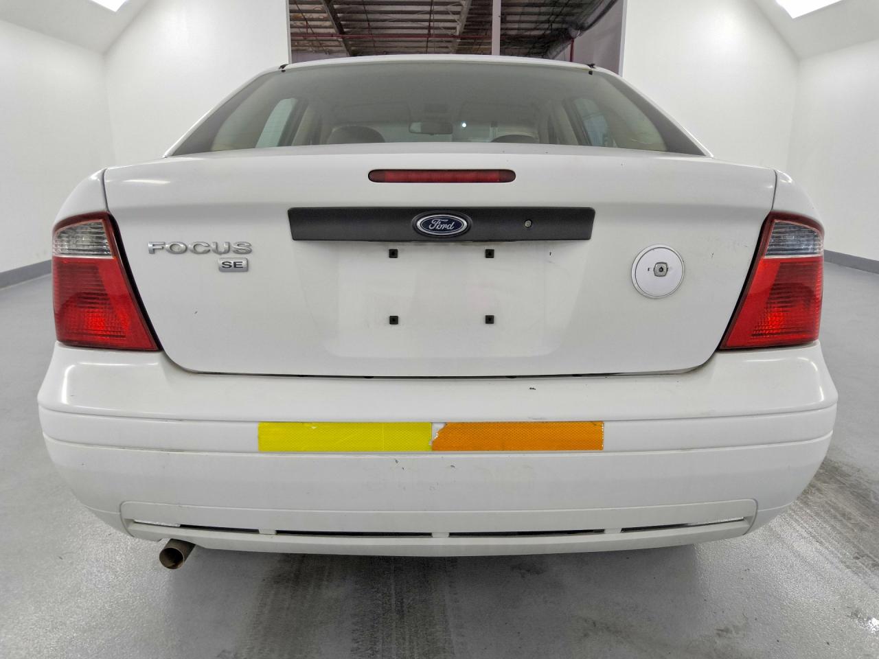 2007 Ford Focus Zx4 White vin: 1FAHP34N67W323181