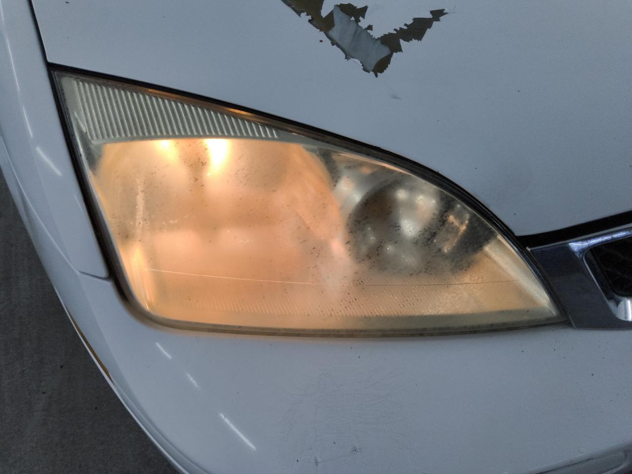 2007 Ford Focus Zx4 White vin: 1FAHP34N67W323181 Damage: Right Head Lamp, Faded, Repair Required