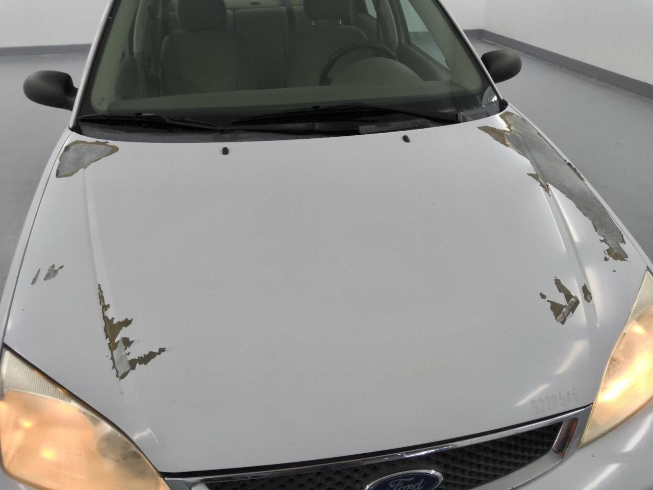 2007 Ford Focus Zx4 White vin: 1FAHP34N67W323181 Damage: Hood, Peeling, > 12 Inches