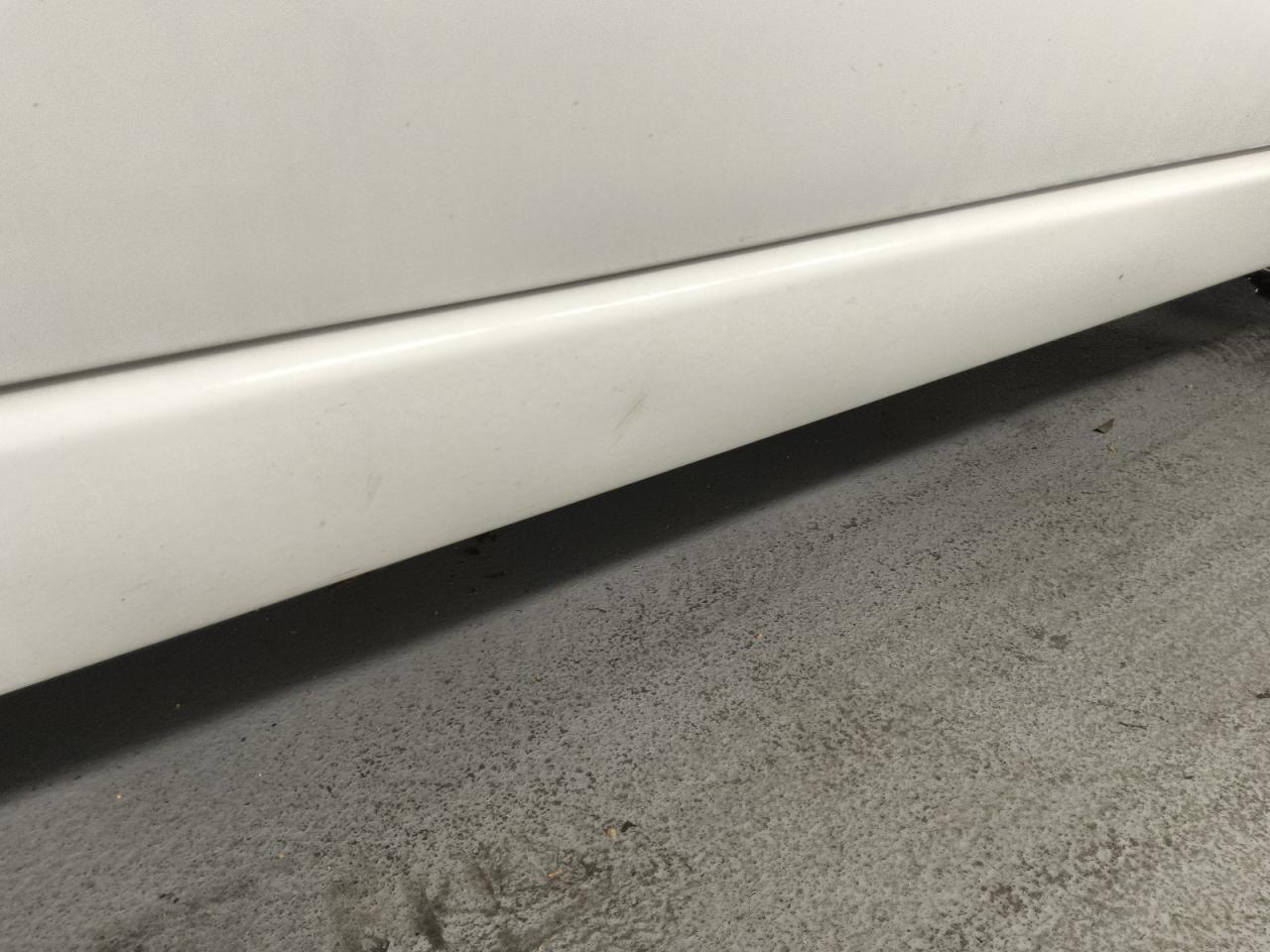 2007 Ford Focus Zx4 White vin: 1FAHP34N67W323181 Damage: Right Rocker Panel, Heavy Scratch, 1 To 2 Inches