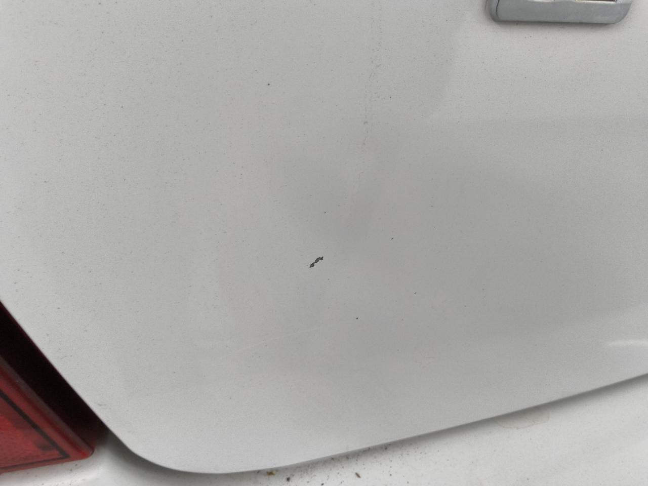 2007 Ford Focus Zx4 White vin: 1FAHP34N67W323181 Damage: Deck Lid, Heavy Scratch, 1 To 2 Inches