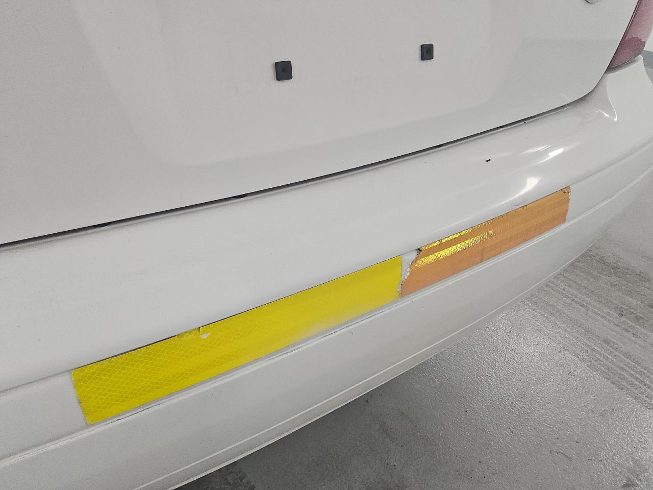 2007 Ford Focus Zx4 White vin: 1FAHP34N67W323181 Damage: Rear Bumper, Chipped, 2