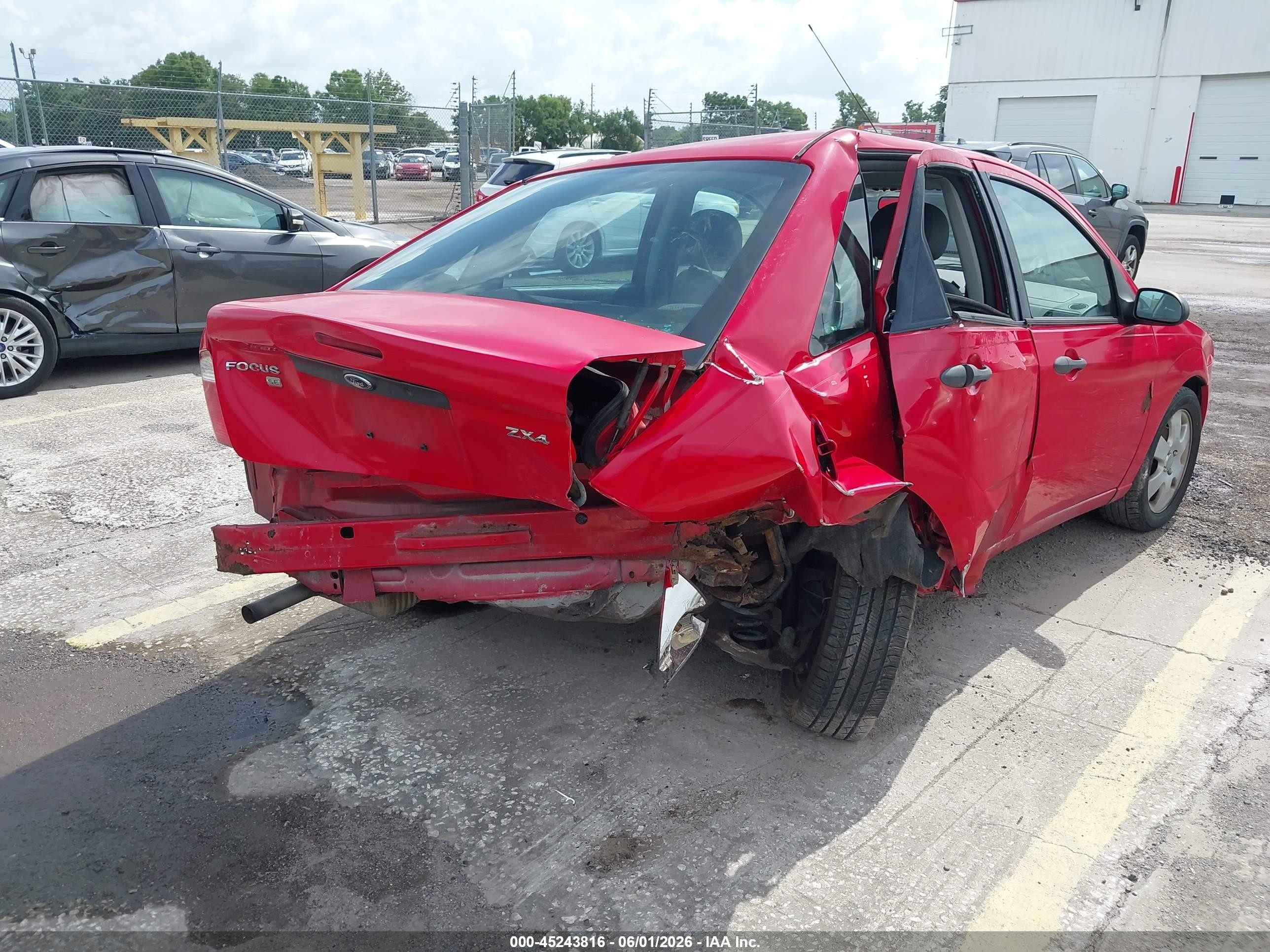 2006 Ford Focus Zx4 Red vin: 1FAHP34N76W229857