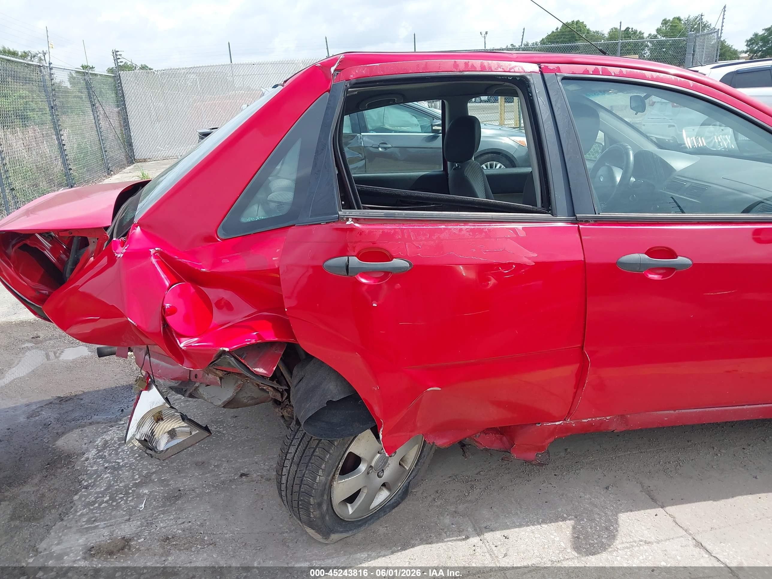 2006 Ford Focus Zx4 Red vin: 1FAHP34N76W229857