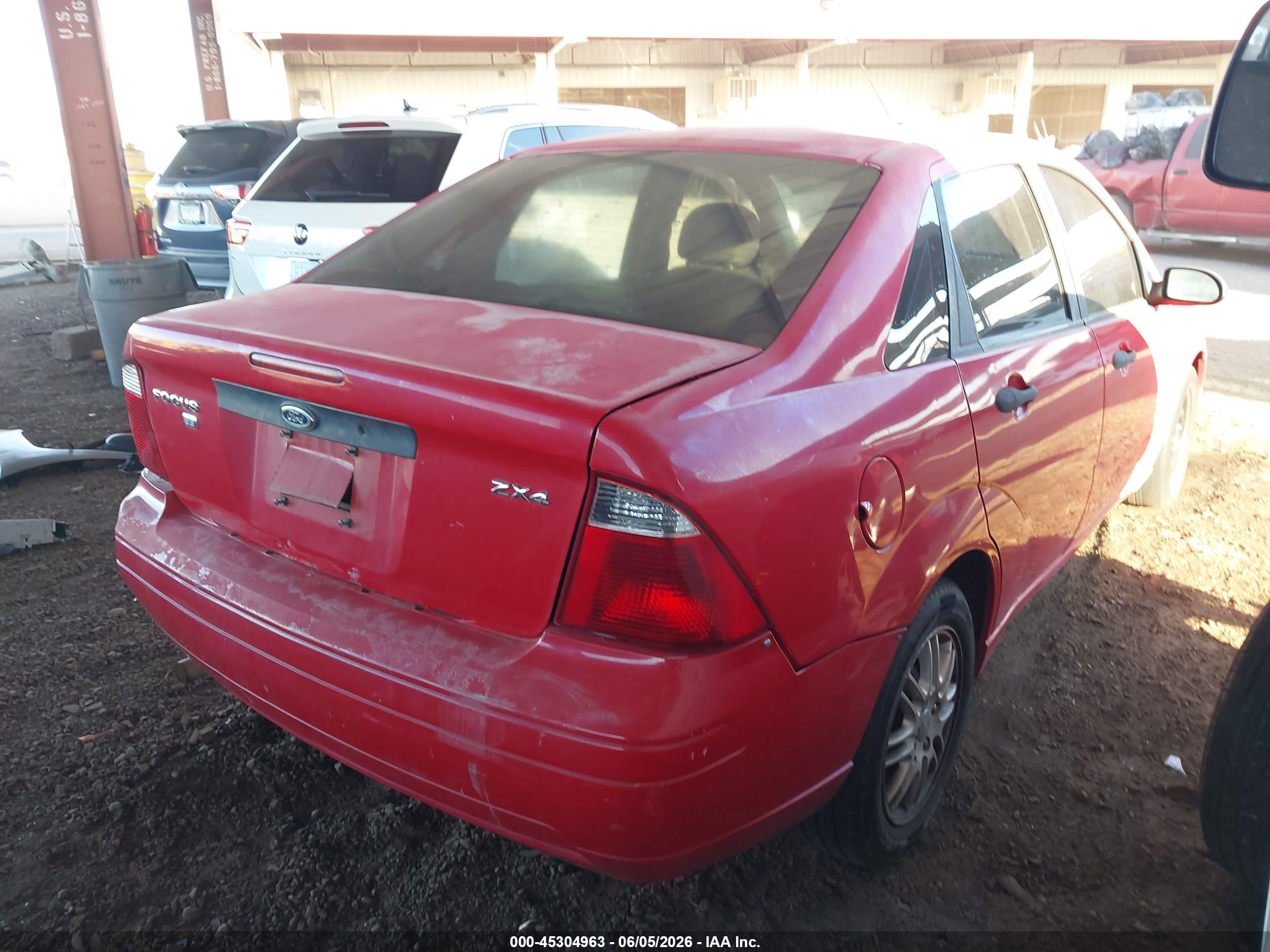 2006 Ford Focus Zx4 Red vin: 1FAHP34N76W234850