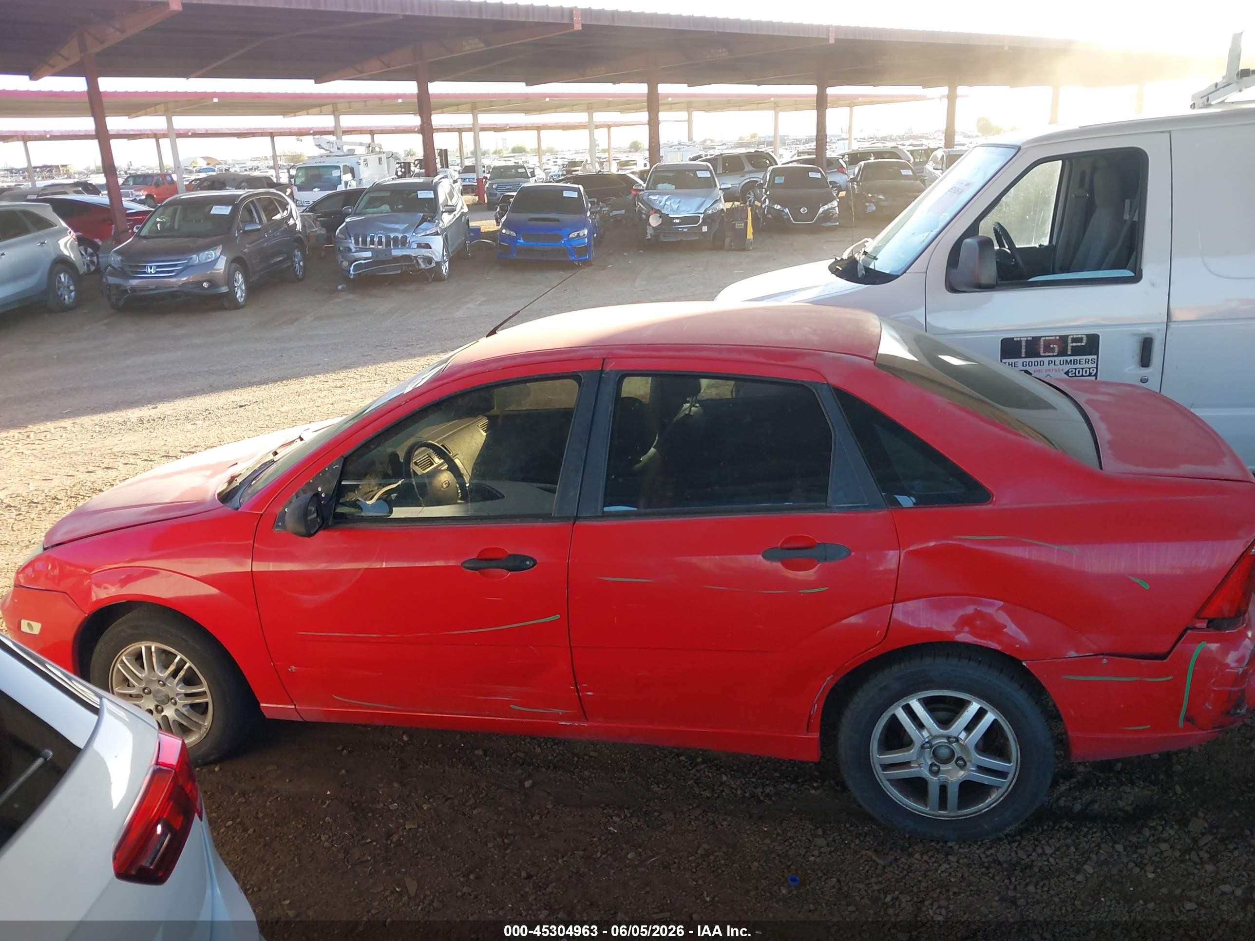 2006 Ford Focus Zx4 Red vin: 1FAHP34N76W234850