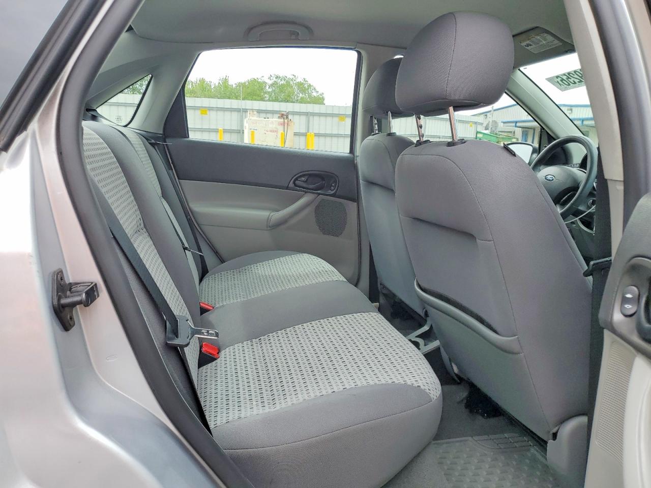 2007 Ford Focus Zx4 Silver vin: 1FAHP34N77W291003