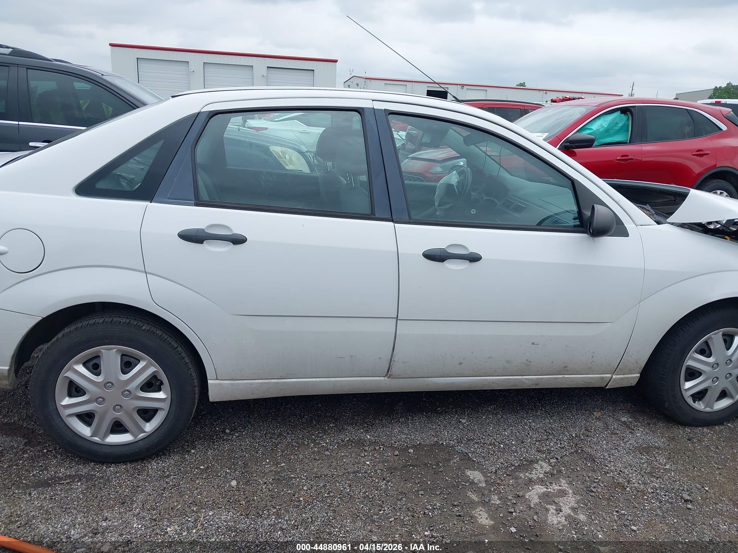 2007 Ford Focus S/se/ses Белый vin: 1FAHP34N77W344153