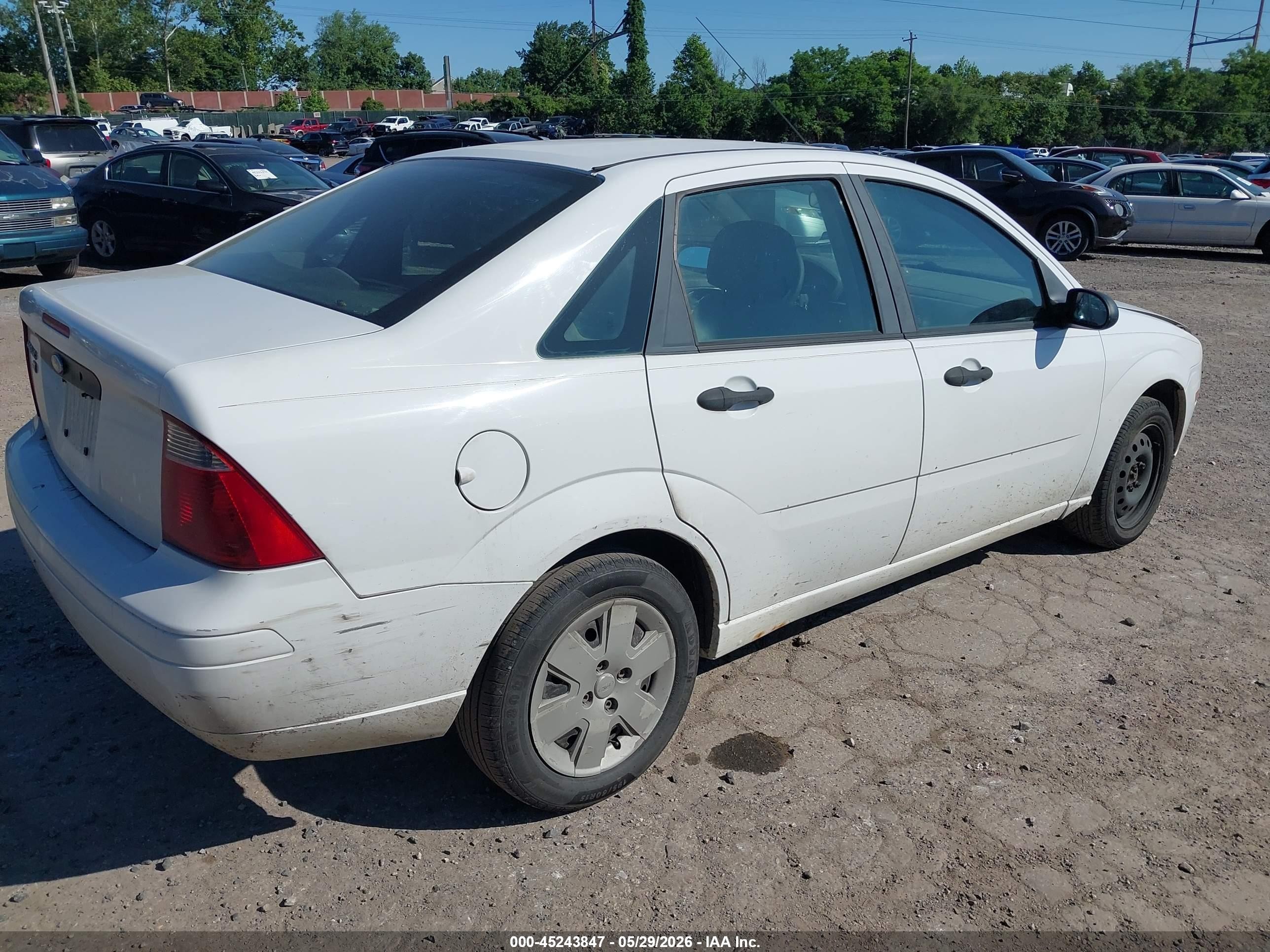 2007 Ford Focus S/se/ses White vin: 1FAHP34N87W141305