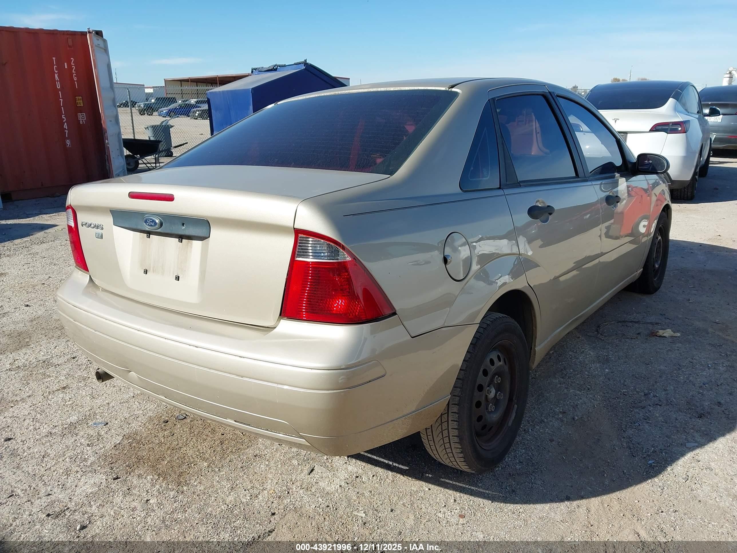 2007 Ford Focus S/se/ses Gold vin: 1FAHP34N87W173736