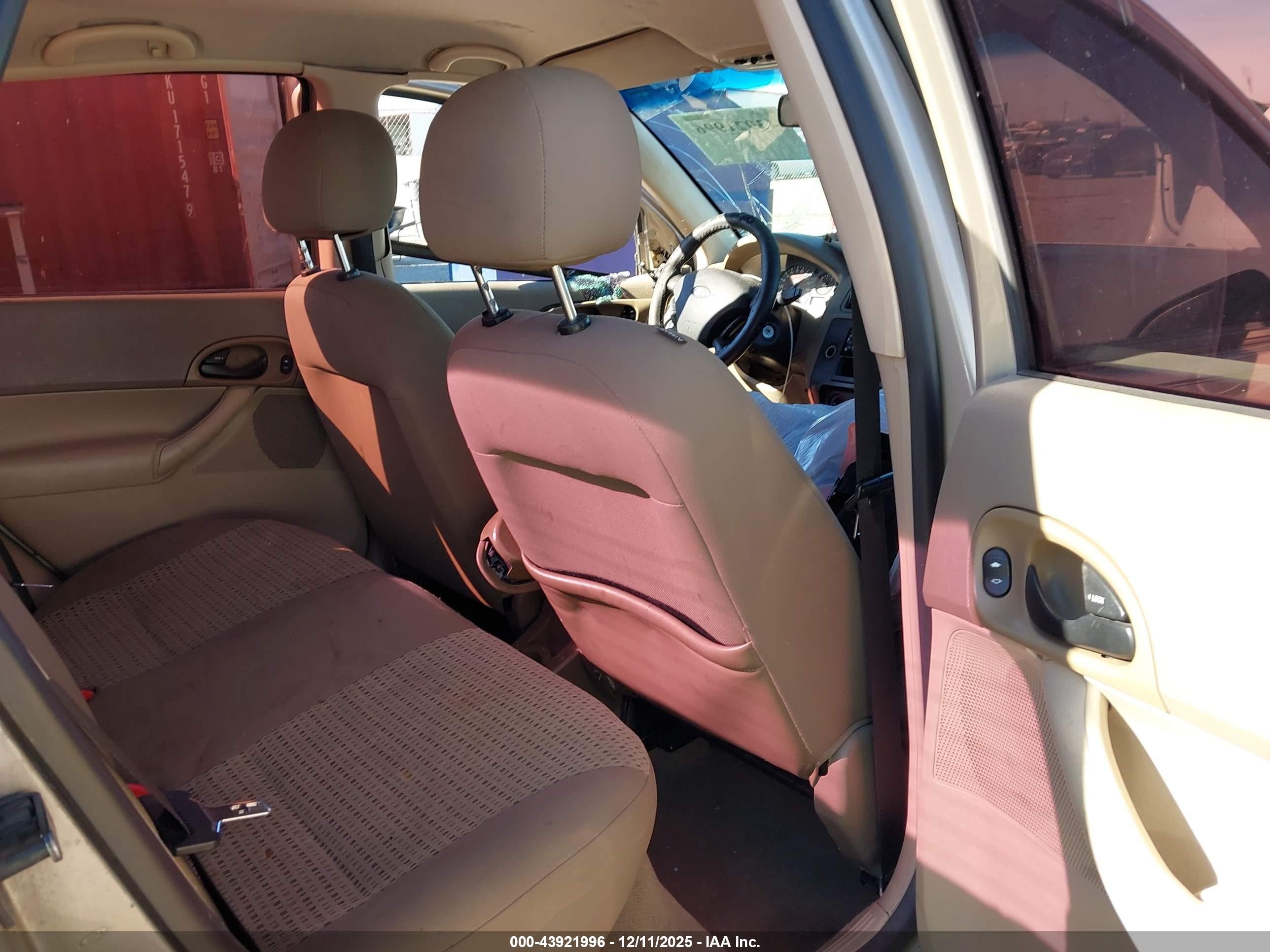 2007 Ford Focus S/se/ses Gold vin: 1FAHP34N87W173736