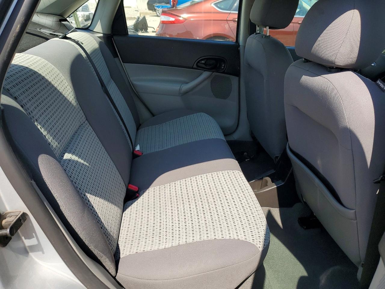 2007 Ford Focus Zx4 Silver vin: 1FAHP34N87W188074