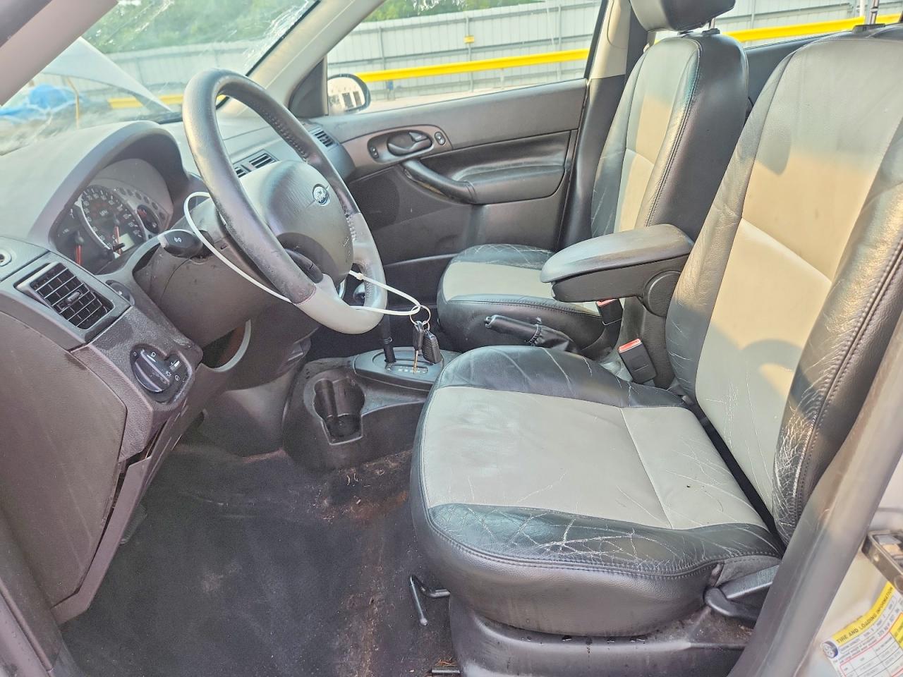 2007 Ford Focus Zx4 Silver vin: 1FAHP34N87W210879
