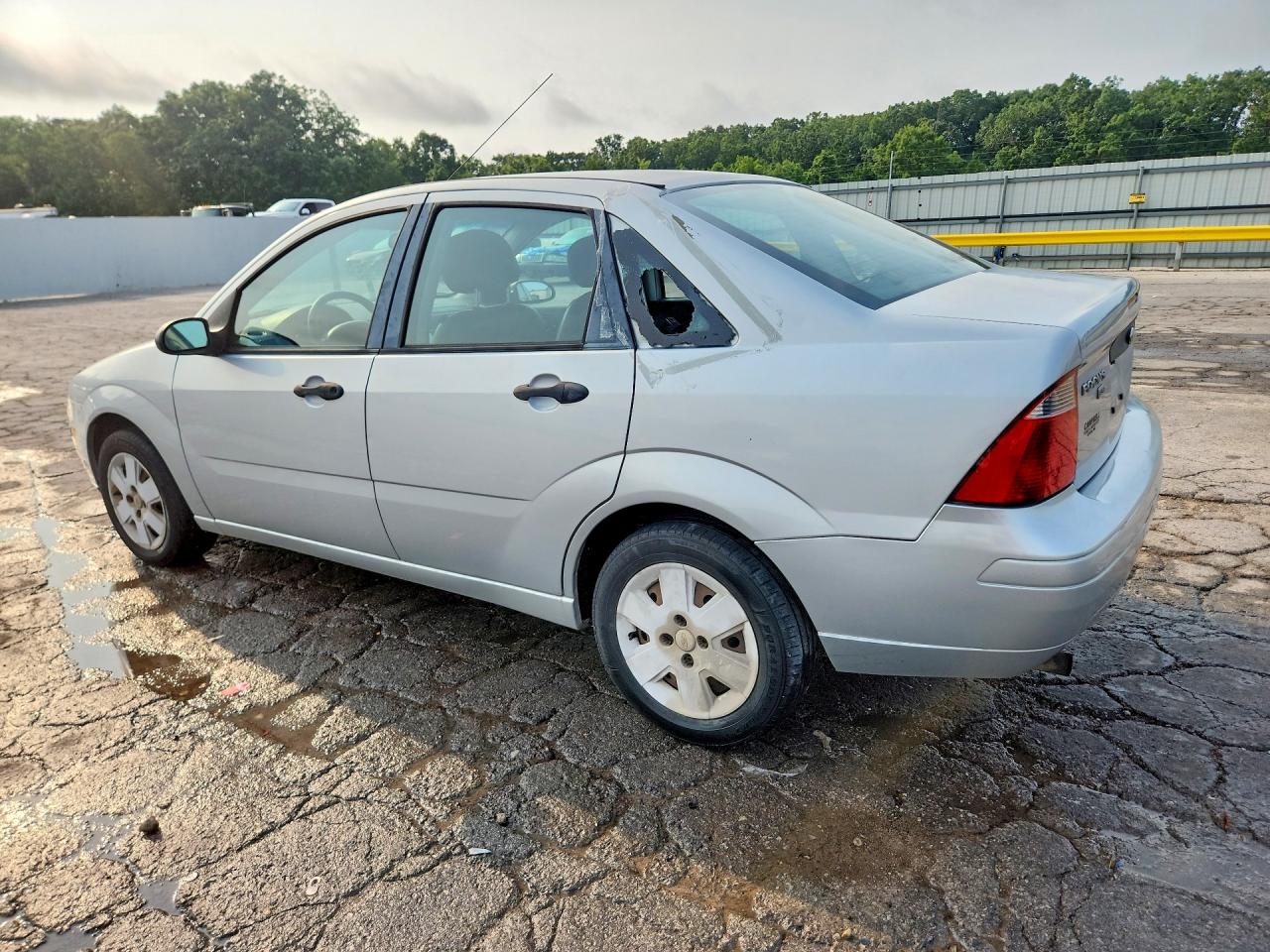 2007 Ford Focus Zx4 Silver vin: 1FAHP34N87W210879