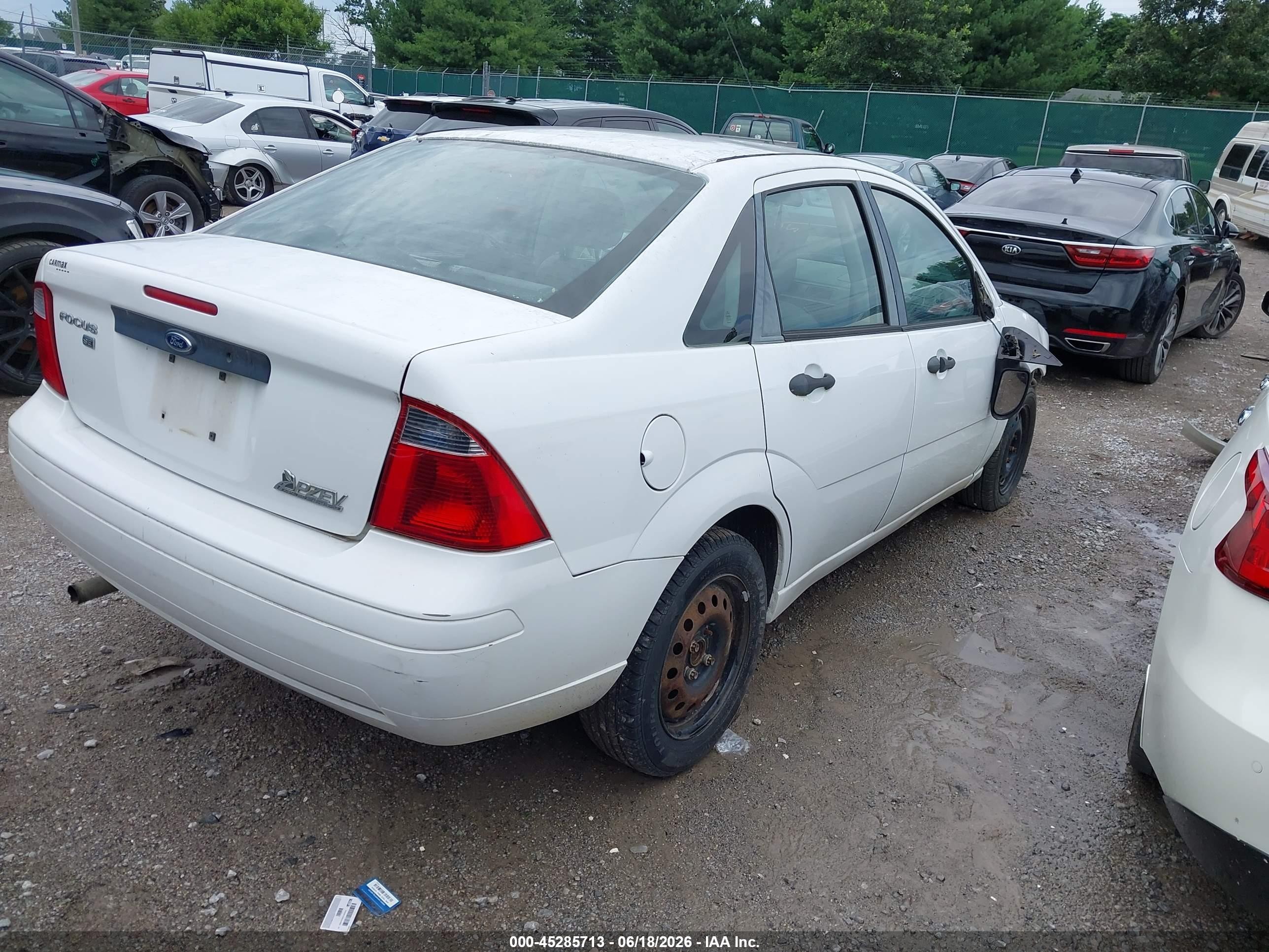 2007 Ford Focus S/se/ses White vin: 1FAHP34N87W271598