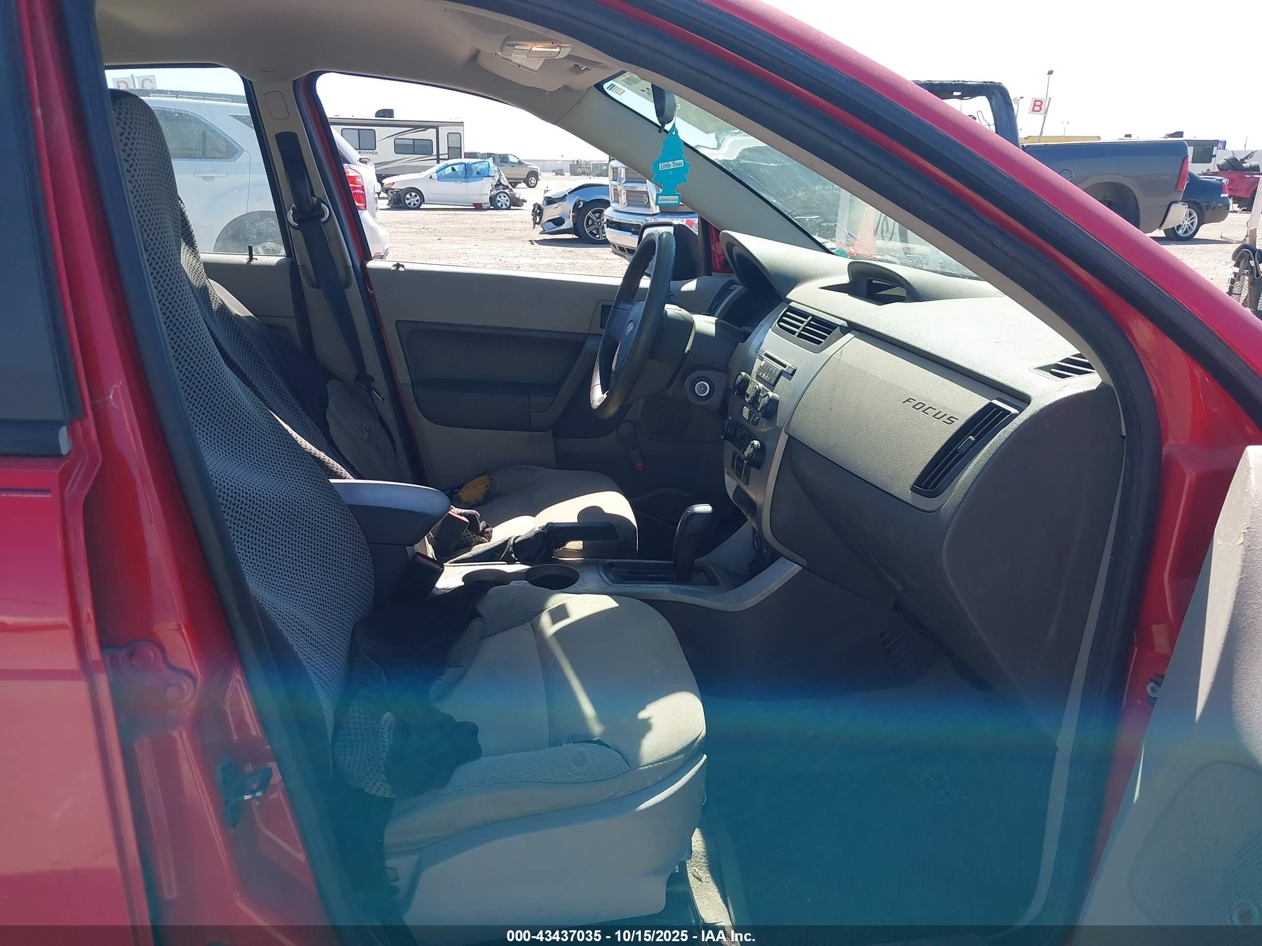 2008 Ford Focus S Red vin: 1FAHP34N88W133447