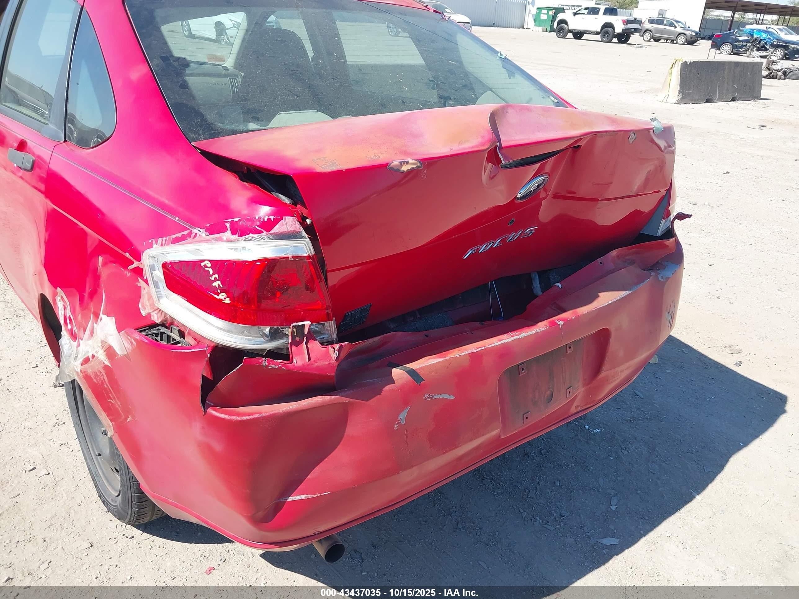 2008 Ford Focus S Red vin: 1FAHP34N88W133447