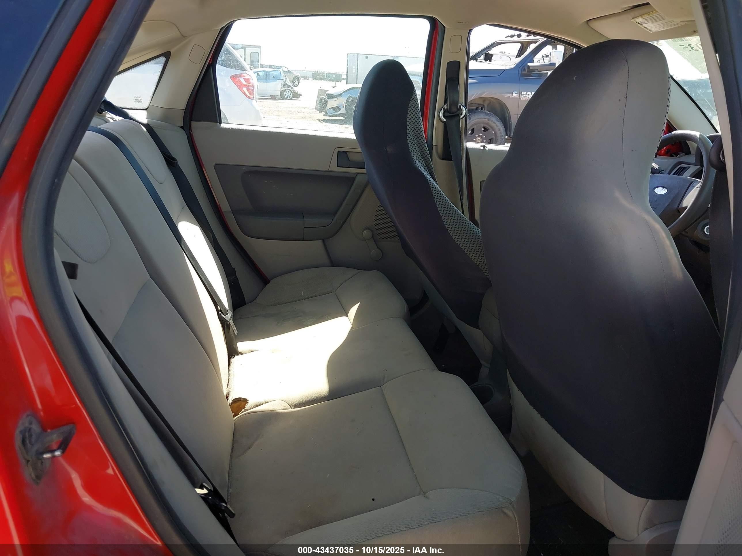 2008 Ford Focus S Red vin: 1FAHP34N88W133447