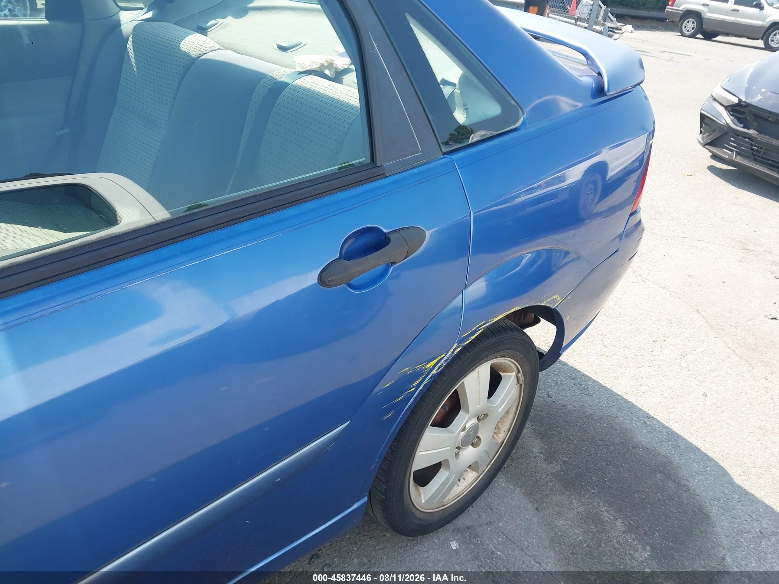 2005 Ford Focus Zx4 Blue vin: 1FAHP34N95W310230