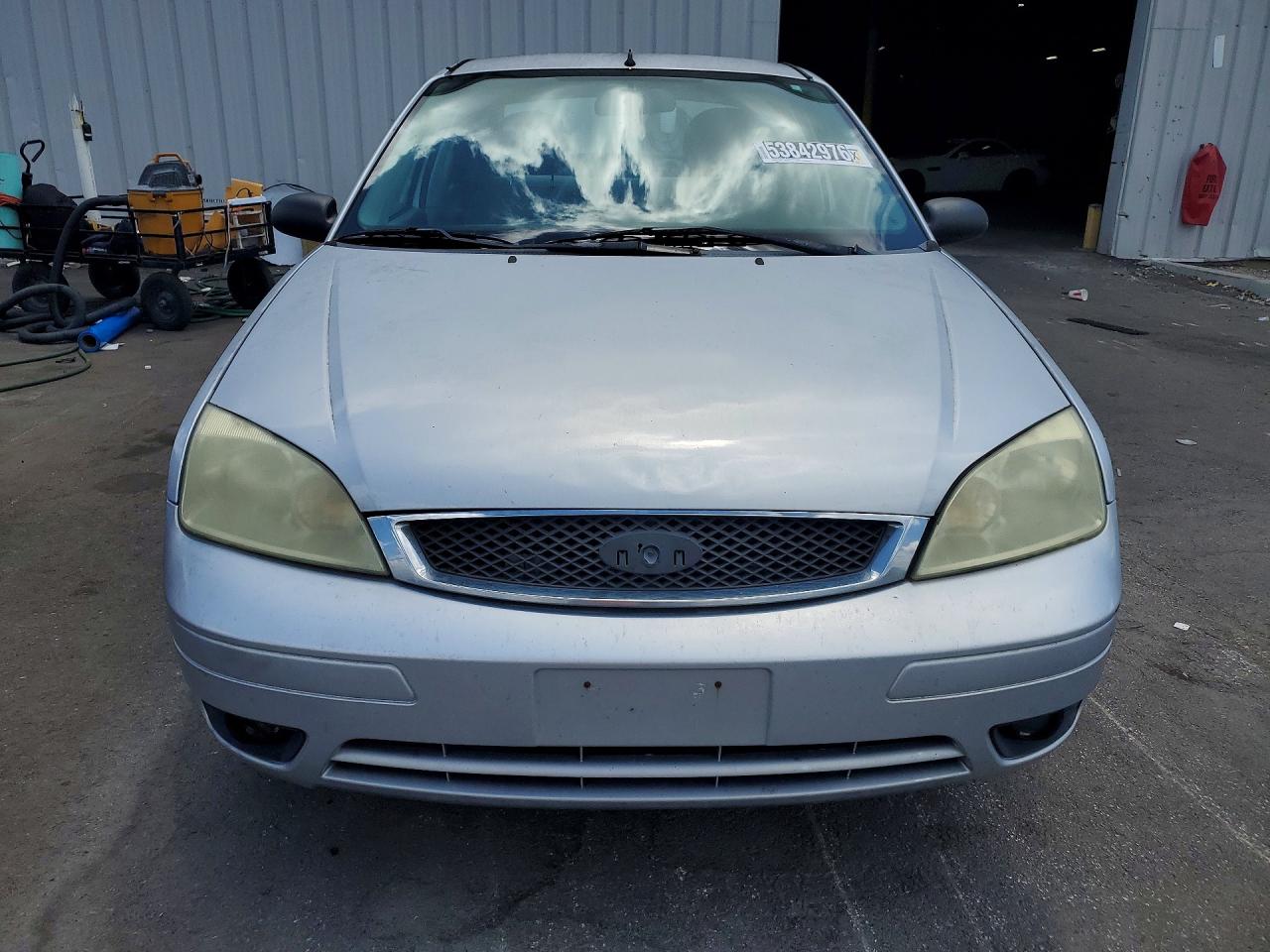 2006 Ford Focus Zx4 Silver vin: 1FAHP34N96W199681