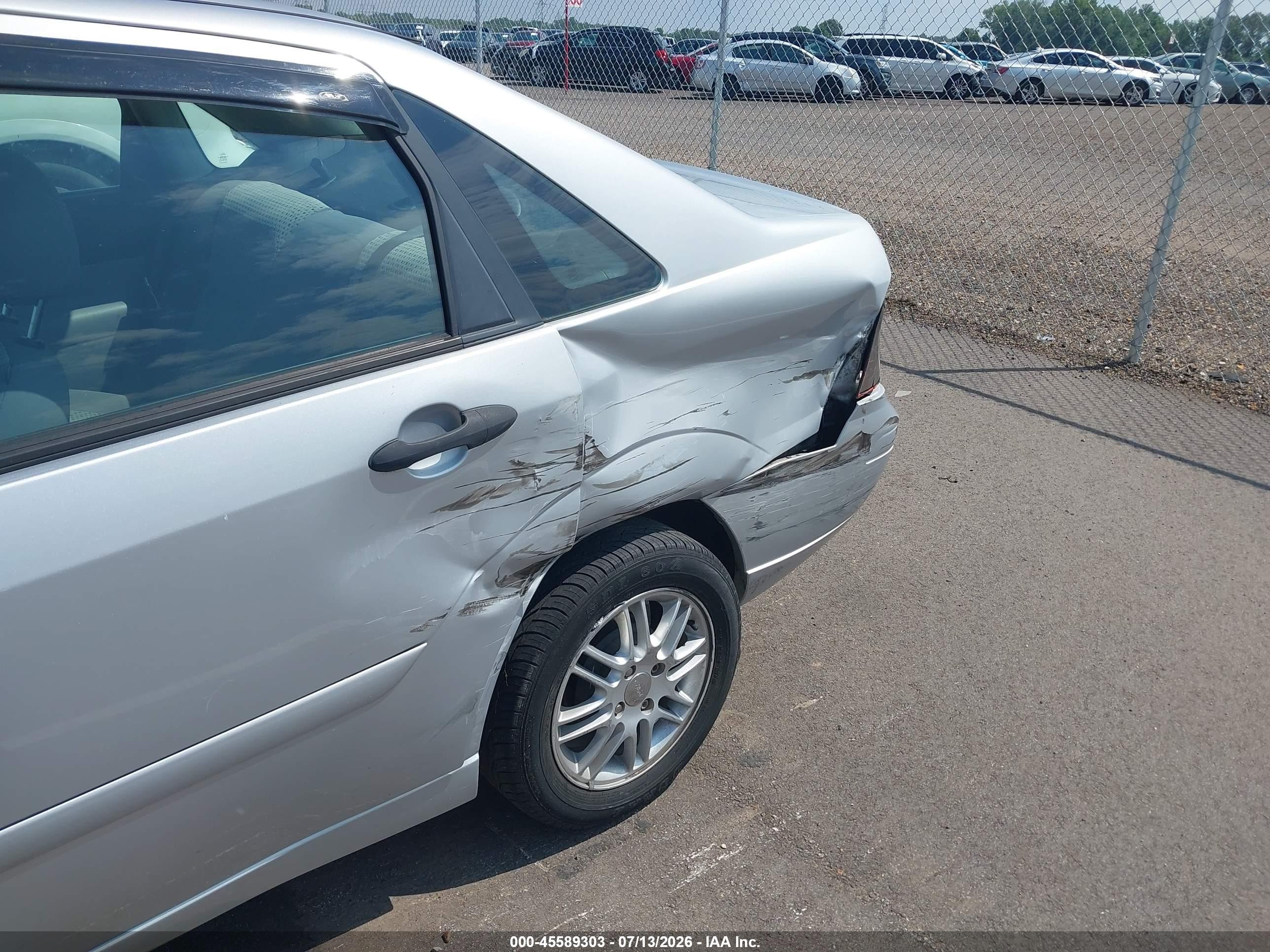 2007 Ford Focus S/se/ses Silver vin: 1FAHP34N97W137201